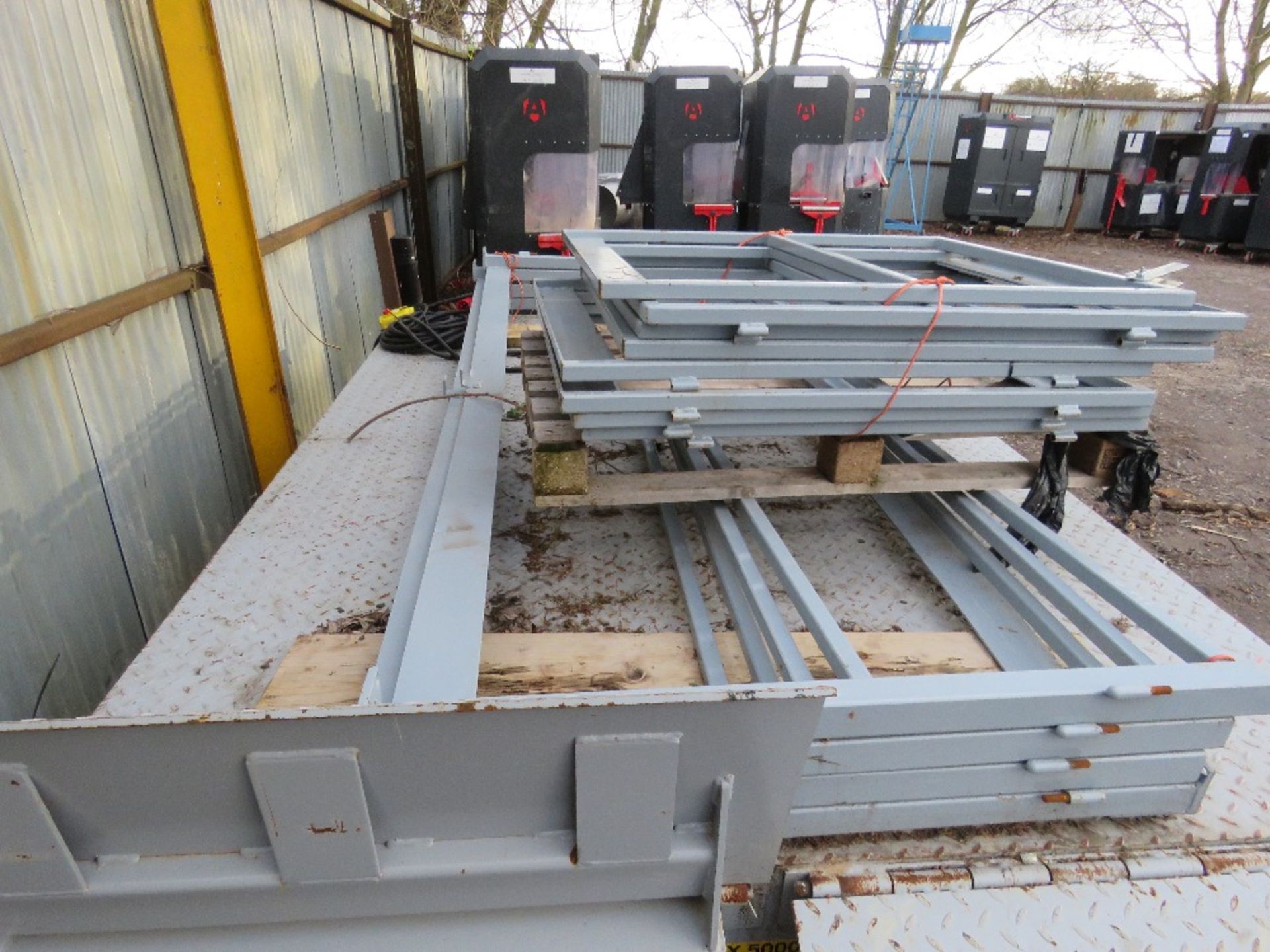 SAXLIFT MEZZANINE ACCESS SCISSOR LIFT DECK,5 TONNE RATED, 3 PHASE POWERED WITH SIDE SAFETY RAILS. 3M - Image 3 of 6