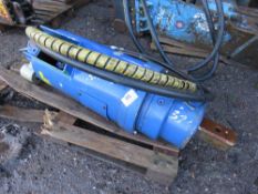 LARGE SIZED AUGER DRIVE HEAD WITH 75MM SQUARE DRIVE SHAFT.