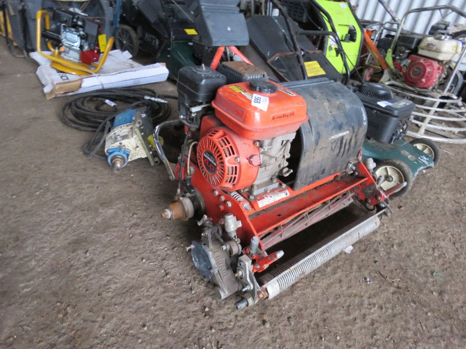 JACOBSEN PETROL ENGINED GREEN KING 522 CYLINDER LAWN MOWERN HONDA ENGINE, NO BOX. THIS LOT IS SOL