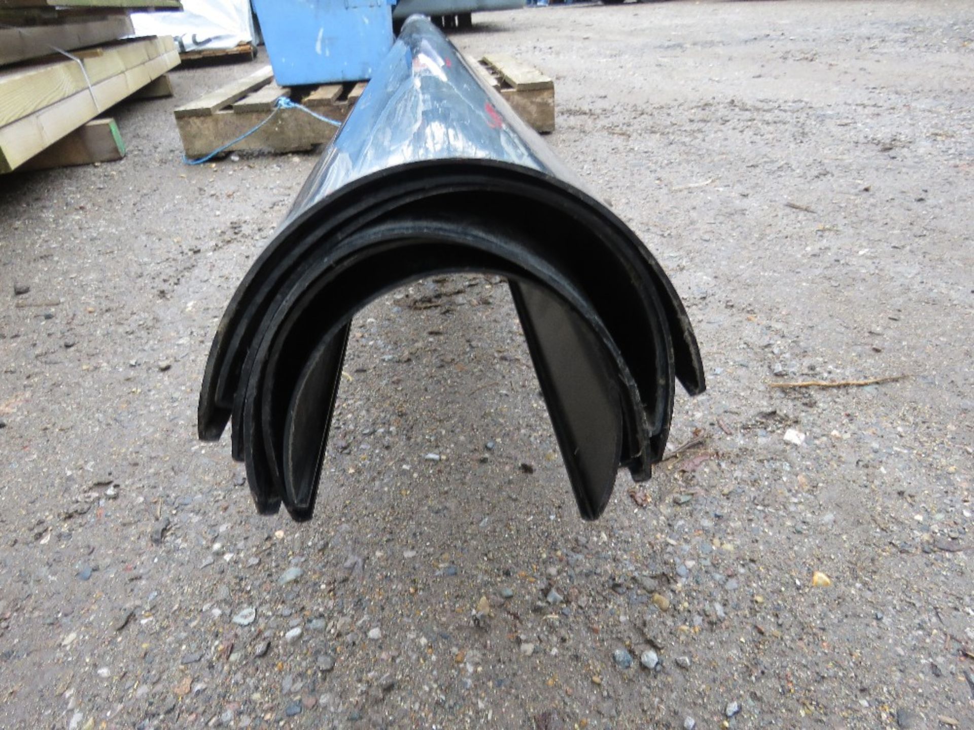 7 X LENGTHS OF LARGE FLOW PLASTIC GUTTER PLUS FITTINGS, UNUSED. 20CM WIDTH X 4M LENGTH APPROX. TH - Image 4 of 5