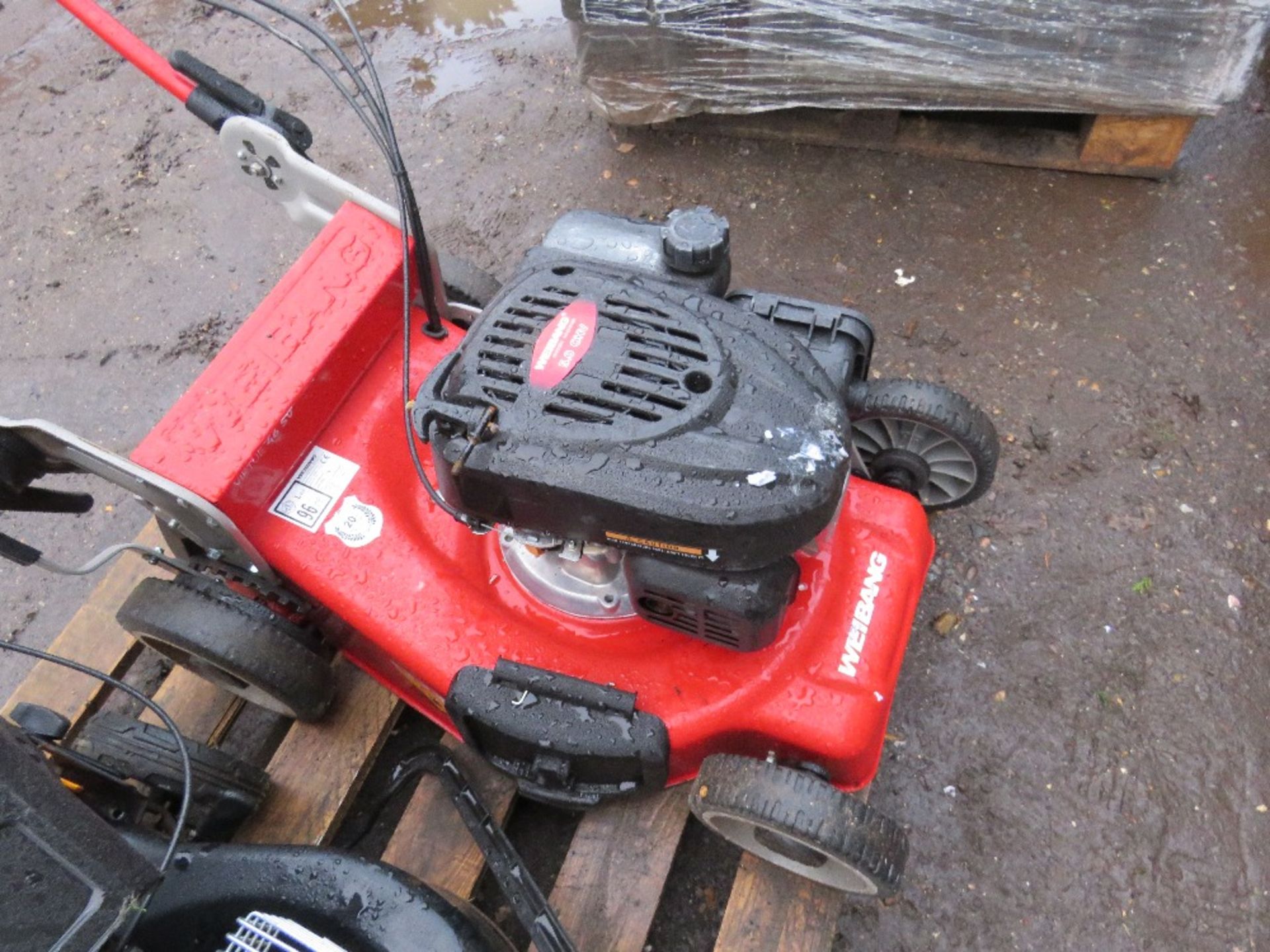 PALLET CONTAINING 3 NO ASSORTED LAWNMOWERS. THIS LOT IS SOLD UNDER THE AUCTIONEERS MARGIN SCHEM - Image 5 of 6