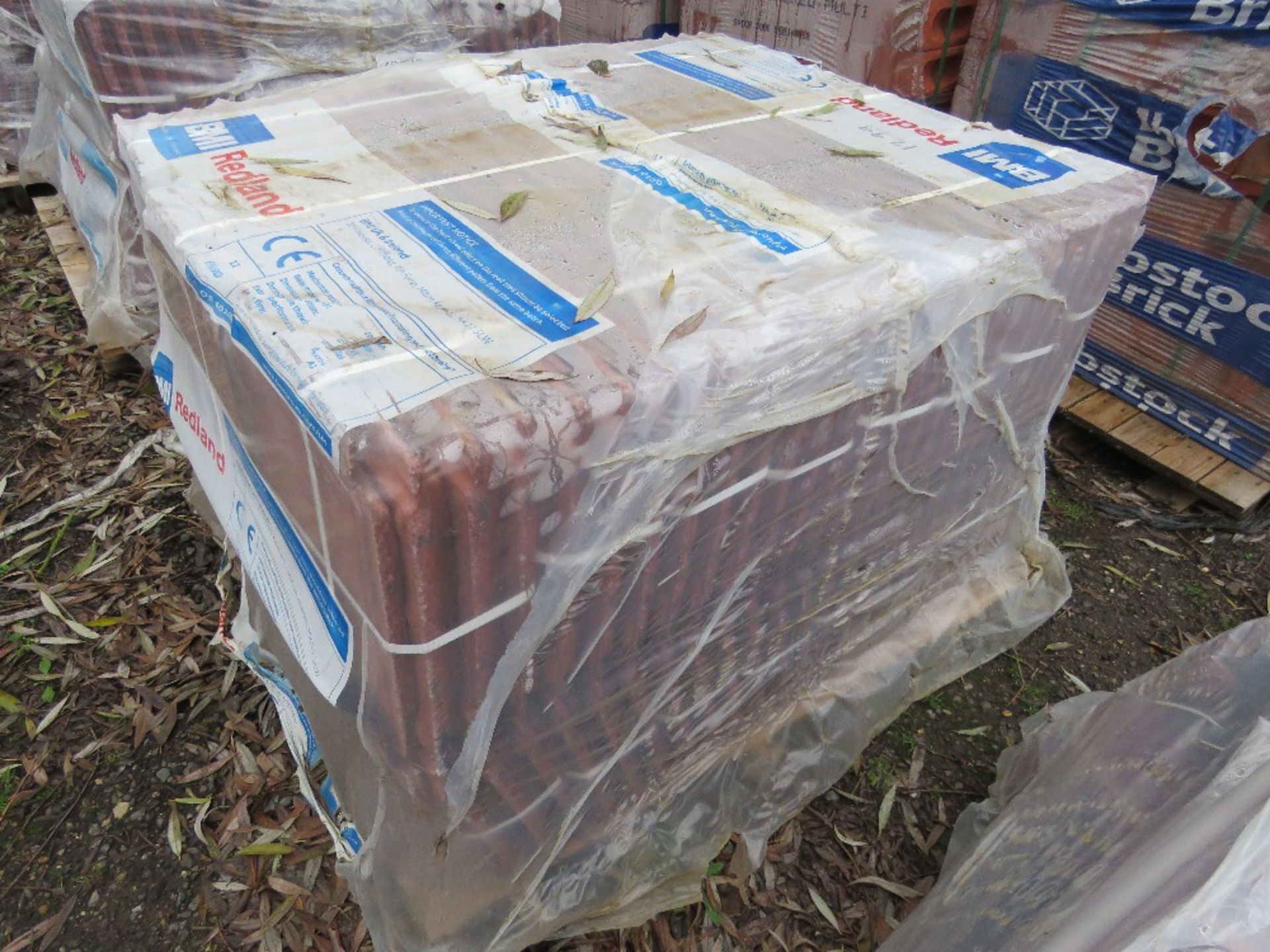7NO PACKS OF REDLAND DUOPLAIN RUSTIC RED ROOF TILES. THIS LOT IS SOLD UNDER THE AUCTIONEERS MARGI - Image 2 of 6