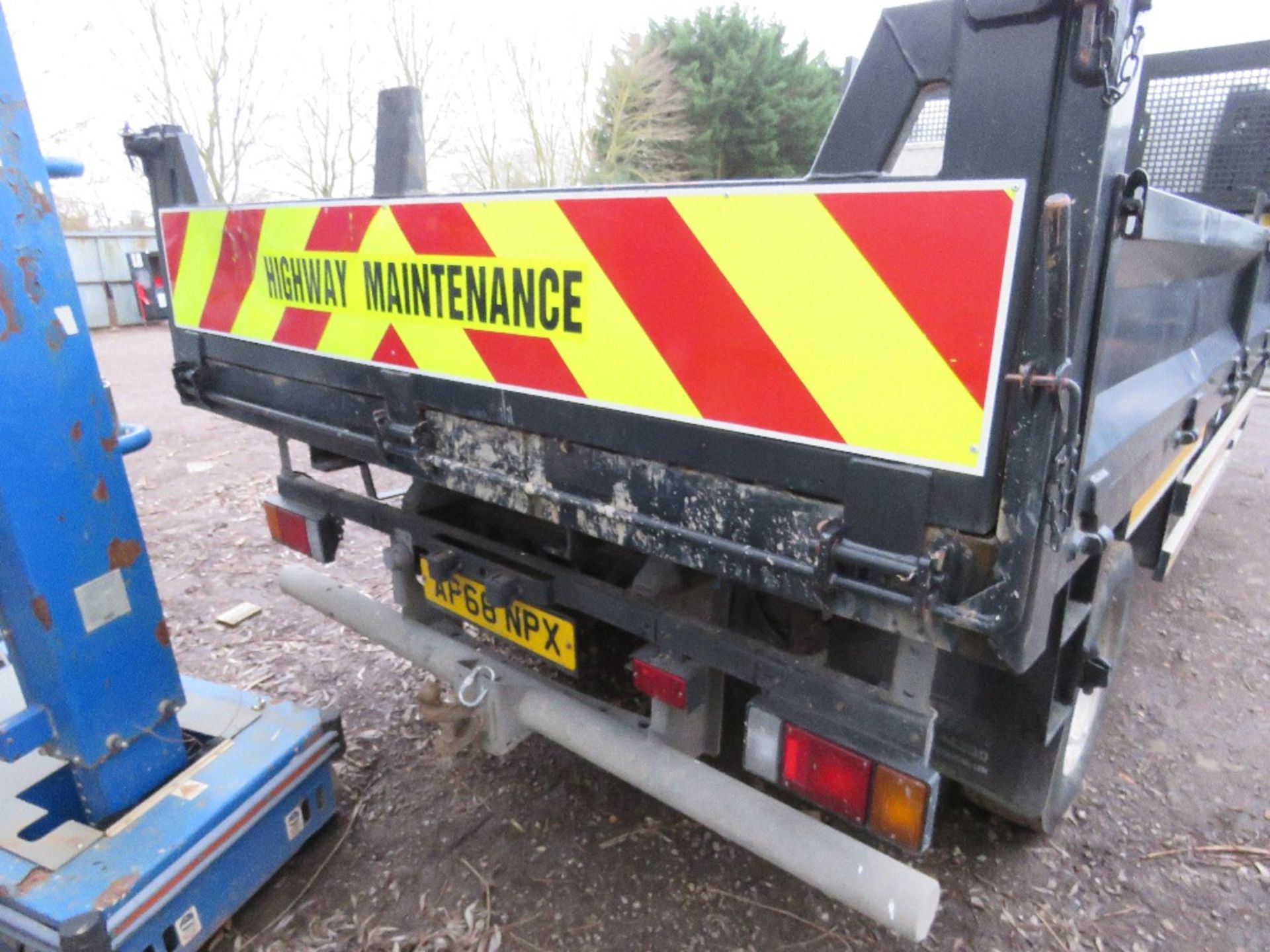 ISUZU URBAN EURO 6 7500KG TIPPER LORRY REG:AP68 NPX. ONE OWNER FROM NEW WITH V5. DIRECT FROM LOCAL U - Image 10 of 12