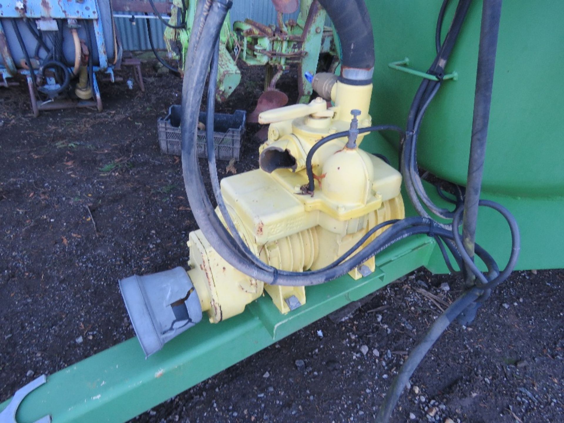 LARGE SIZED SINGLE AXLED SLURRY TANKER WITH PTO DRIVEN PUMP. THIS LOT IS SOLD UNDER THE AUCTIONEE - Image 8 of 8