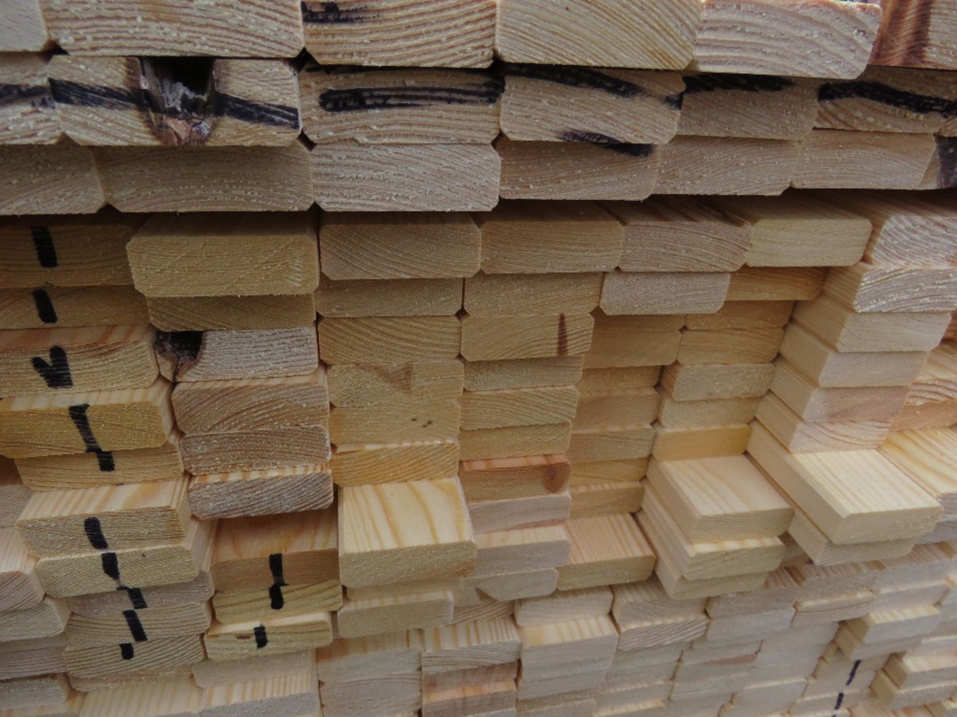 EXTRA LARGE PACK OF UNTREATED VENETIAN PALE / TRELLIS TIMBER BOARDS: 1.83M LENGTH X 45MM X 17MM AP - Image 3 of 3