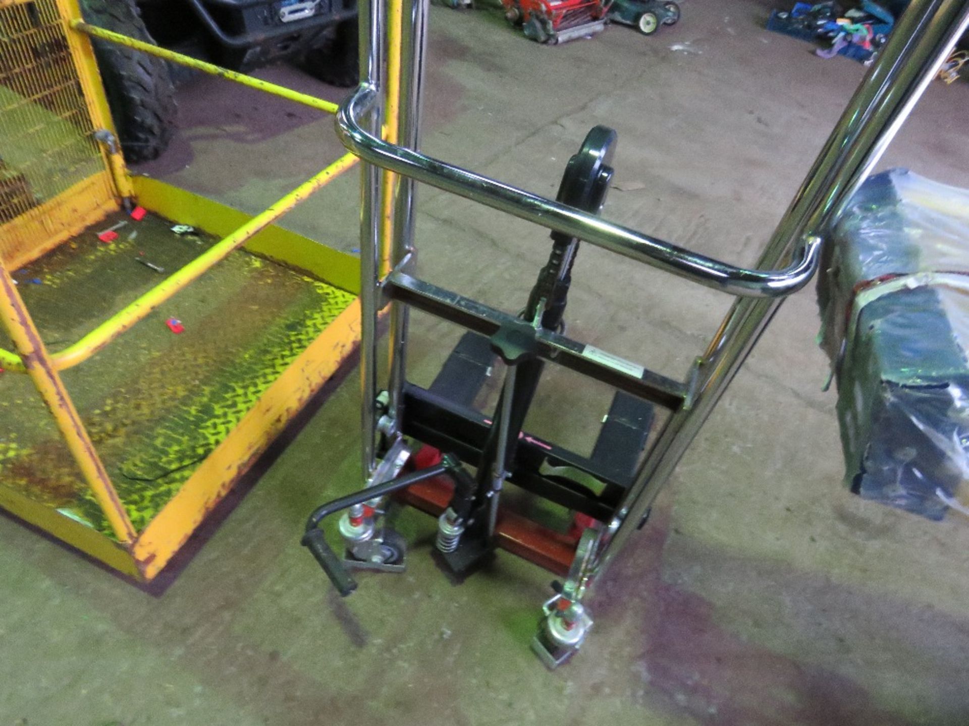 PLAST GROMMET COMPACT HYDRAULIC LIFT TRUCK, APPEARS LITTLE USED, FOOT OPERATED. WHEN TESTED WAS SEEN