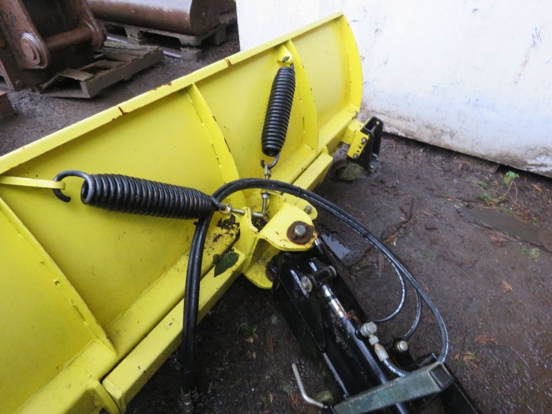 HME JOHN DEERE TYPE SNOW PLOUGH BLADE, HYDRAULIC ADJUSTMENT, 6FT WIDE APPROX. COULD MADE TO BE FITTE - Image 3 of 4