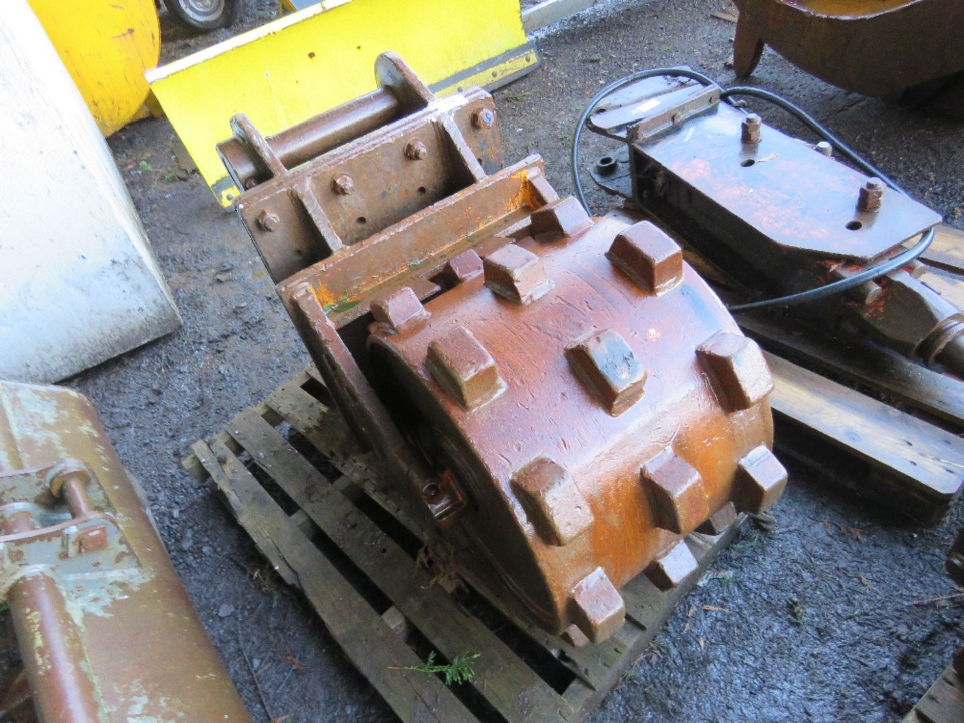 SEC SHEEPS FOOT COMPACTION ROLLER WHEEL ON 80MM PINS TO SUIT 20 TONNE PLUS EXCAVATOR. 450MM WIDTH AP - Image 5 of 5