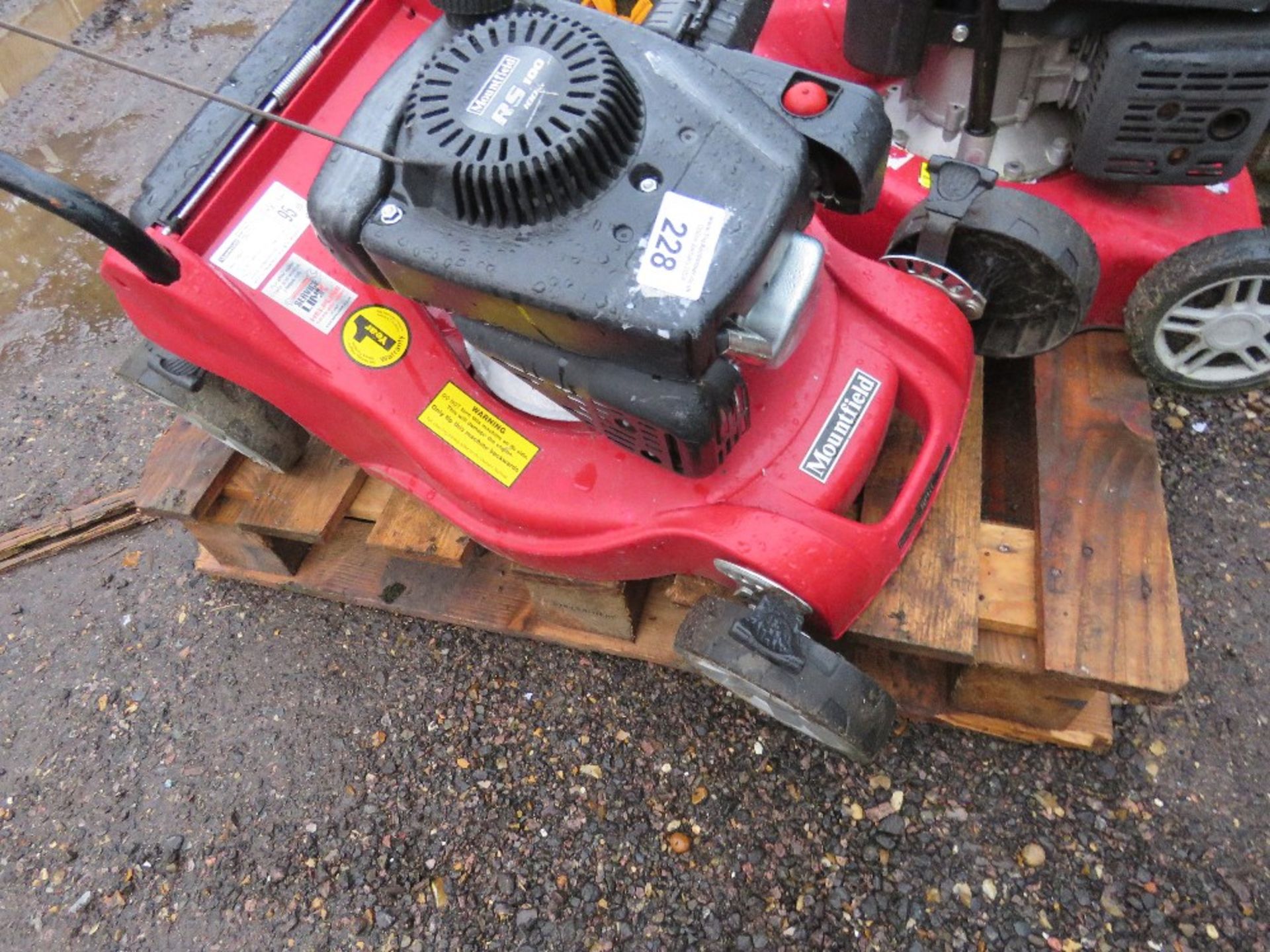 PALLET CONTAINING 3 NO ASSORTED LAWNMOWERS. THIS LOT IS SOLD UNDER THE AUCTIONEERS MARGIN SCHEM - Image 3 of 6