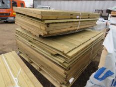 2 X BUNDLES OF ASSORTED TIMBER FENCE PANELS, 23NO IN TOTAL APPROX.