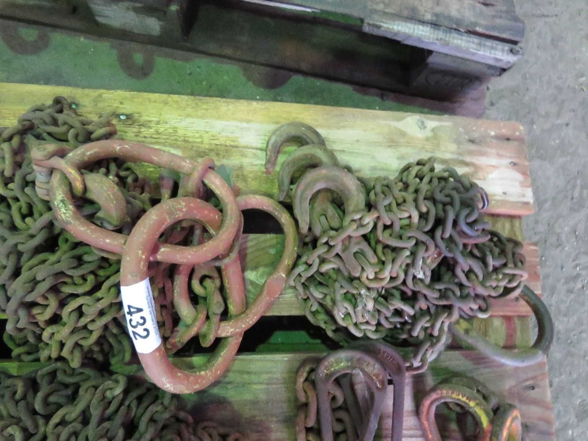 5 X LIFTING CHAINS PLUS LIFTING STRAPS AS SHOWN. THIS LOT IS SOLD UNDER THE AUCTIONEERS MARGIN SC - Image 3 of 4