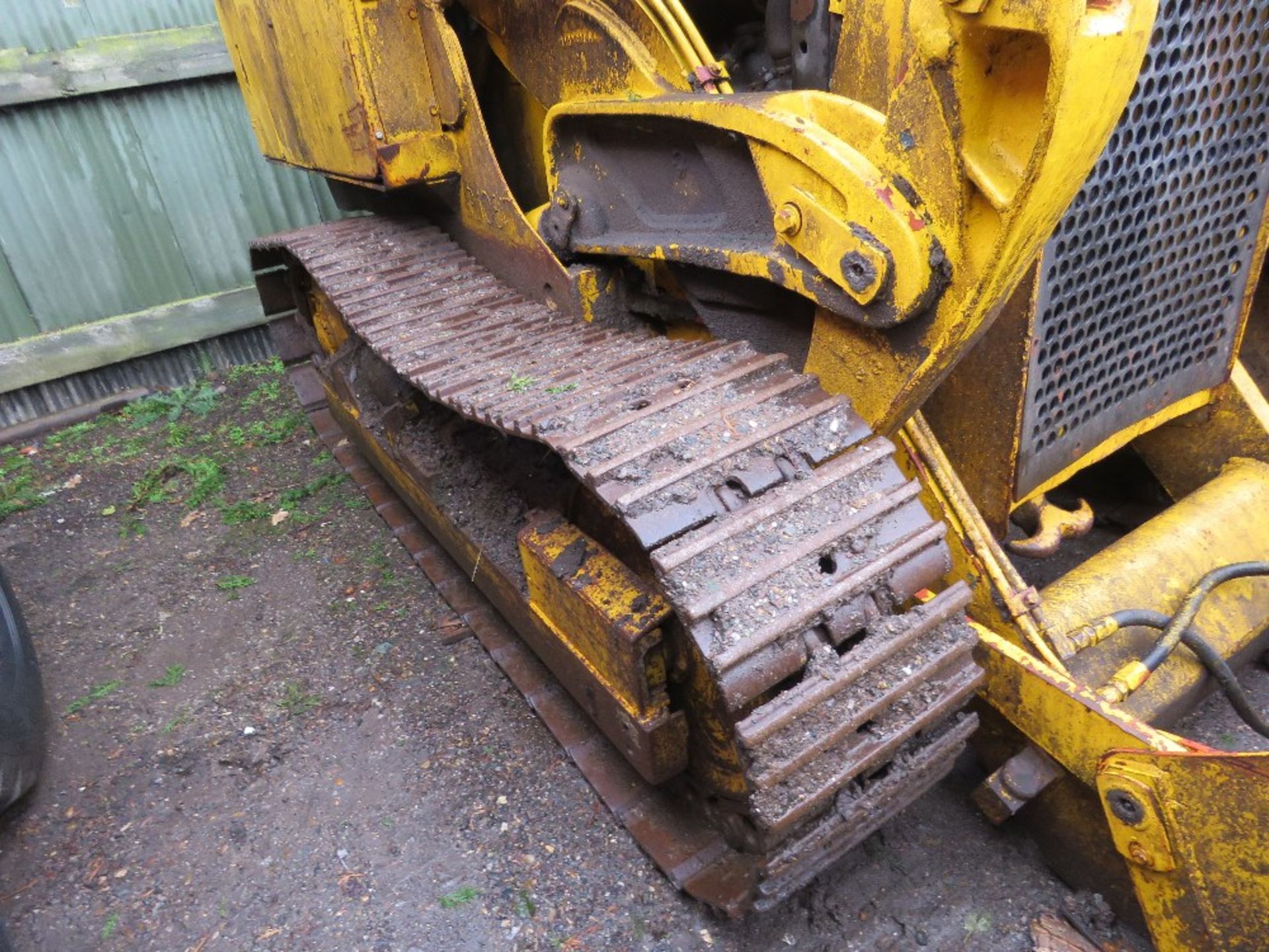 PERKINS ENGINED DROTT TYPE TRACKED LOADING SHOVEL WITH 4 IN 1 BUCKET. WHEN BRIEFLY TESTED WAS SEEN T - Image 5 of 11