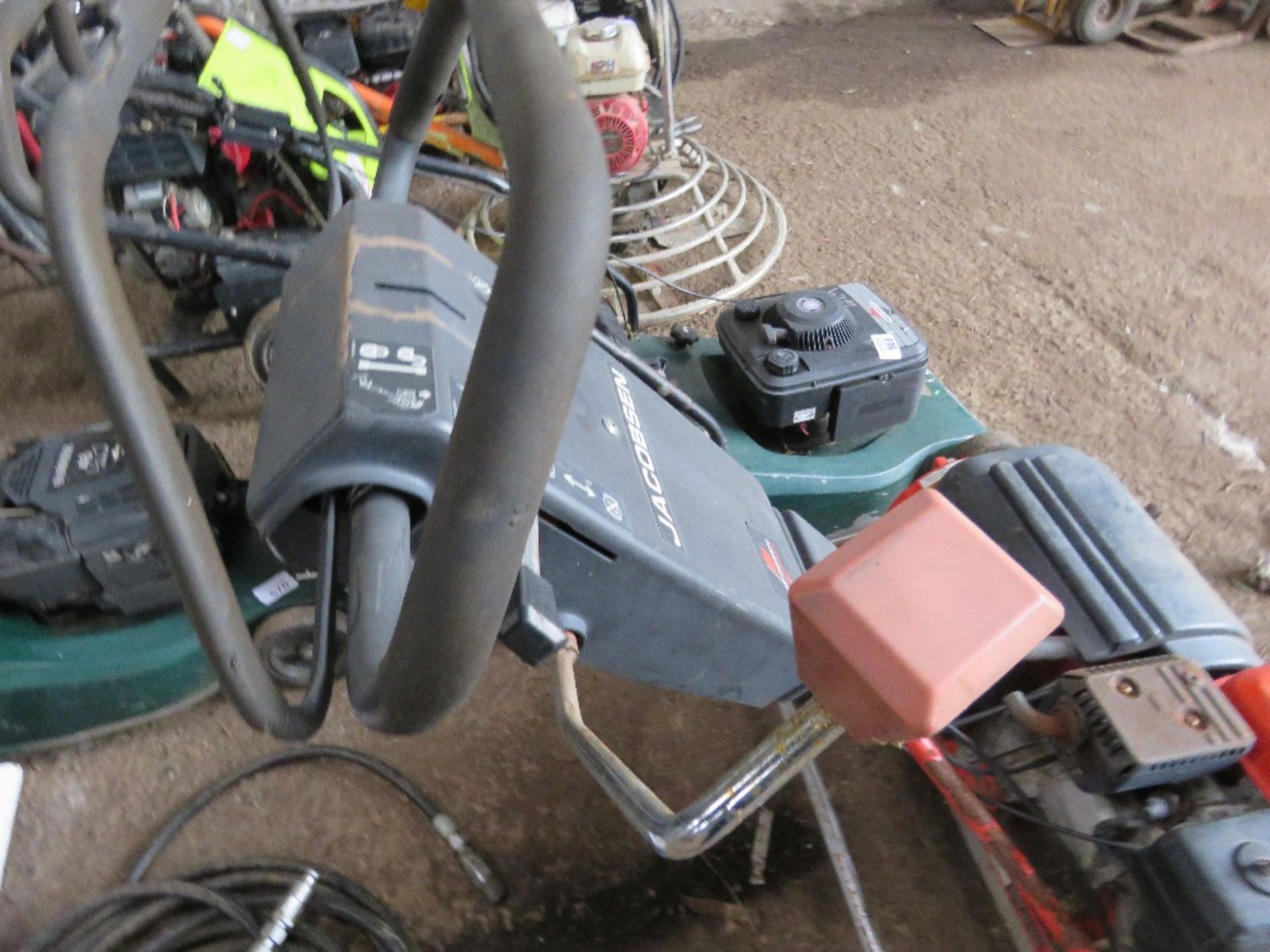 JACOBSEN PETROL ENGINED GREEN KING 522 CYLINDER LAWN MOWERN HONDA ENGINE, NO BOX. THIS LOT IS SOL - Image 3 of 4