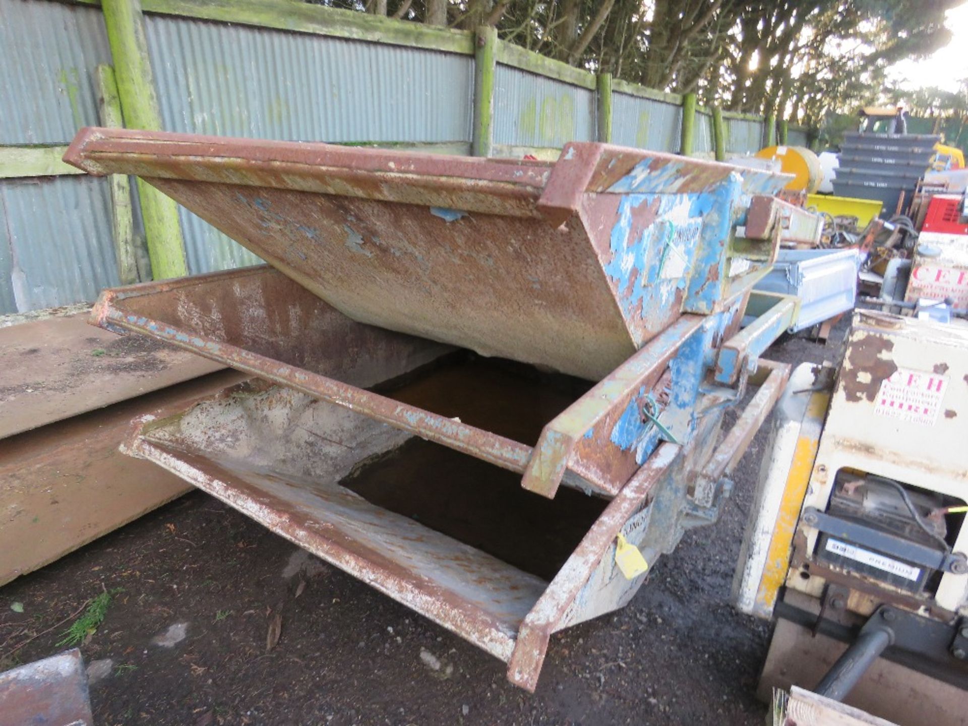 3 X CONQUIP 1000LITRE BOAT SKIPS.