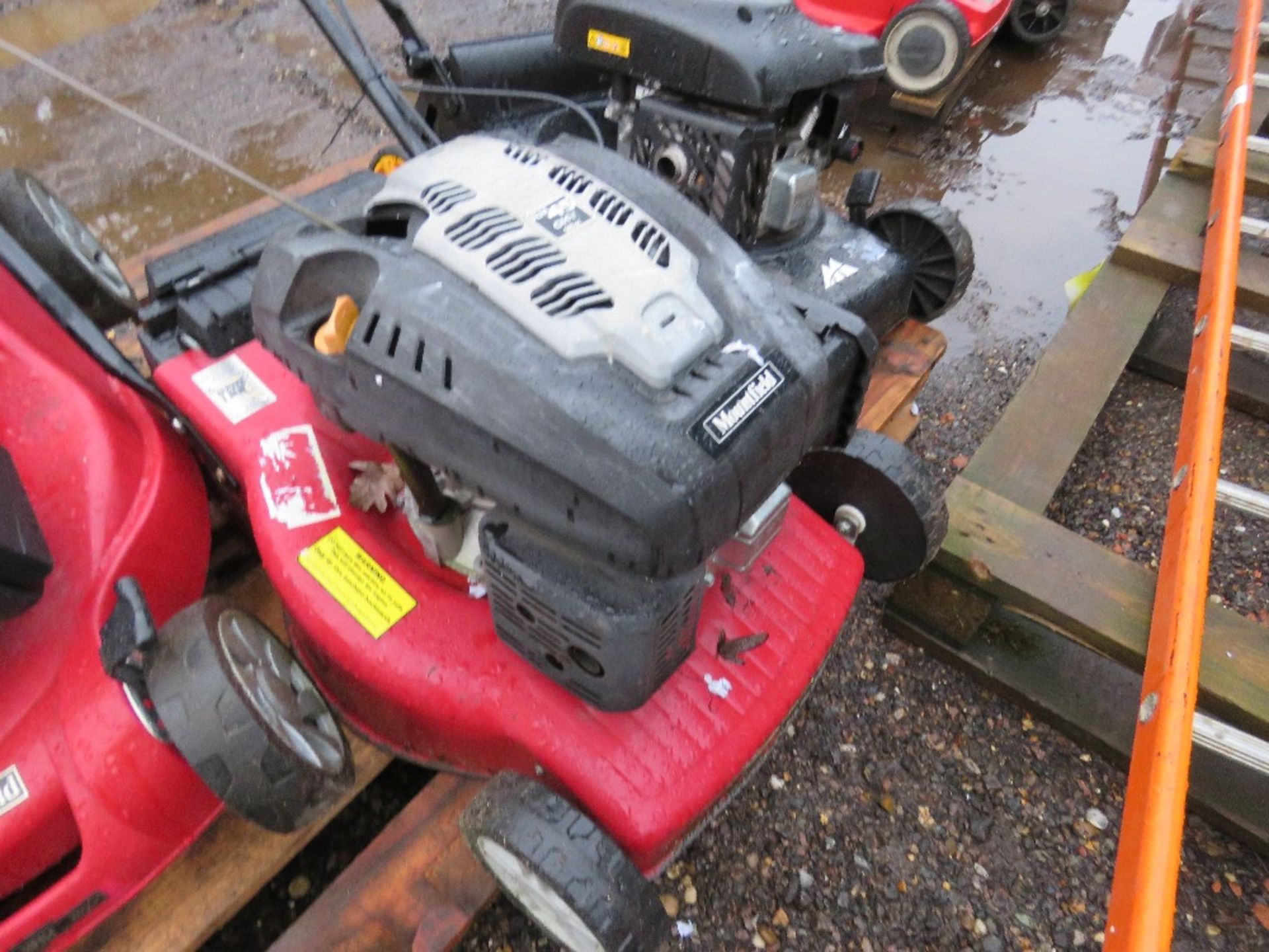 PALLET CONTAINING 3 NO ASSORTED LAWNMOWERS. THIS LOT IS SOLD UNDER THE AUCTIONEERS MARGIN SCHEM - Image 4 of 6