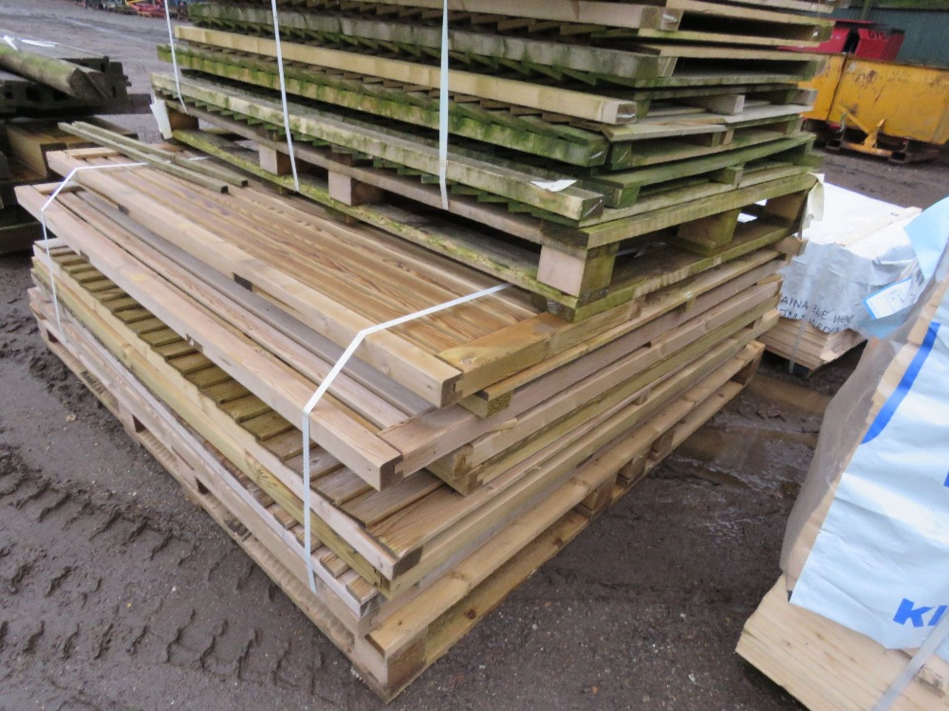 PACK OF UNTREATED HIT AND MISS CLADDING BOARDS 1.75M LENGTH X 100MM WIDTH APPROX. - Image 3 of 8