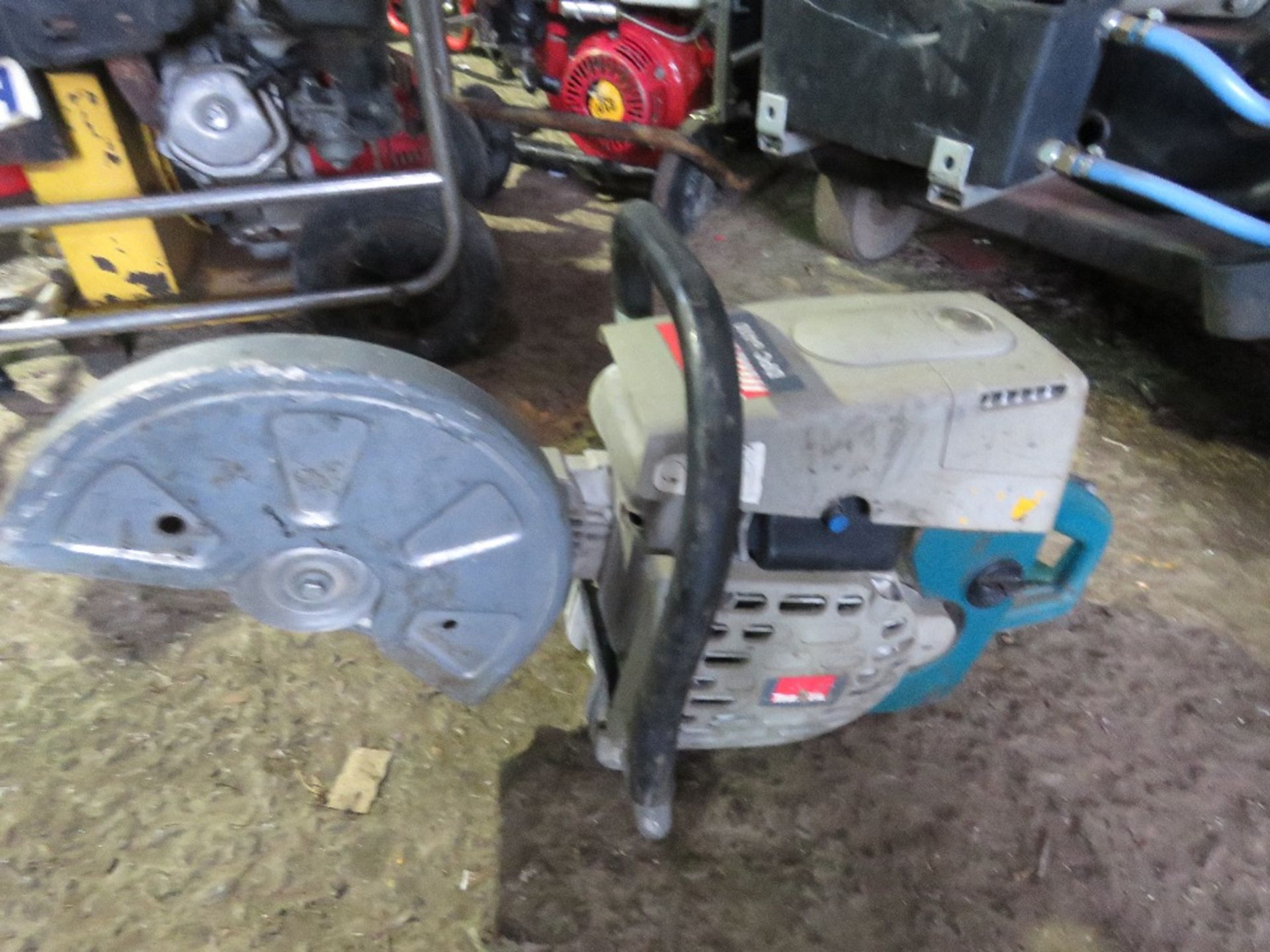 MAKITA PETROL ENGINED CUT OFF SAW. - Image 2 of 3