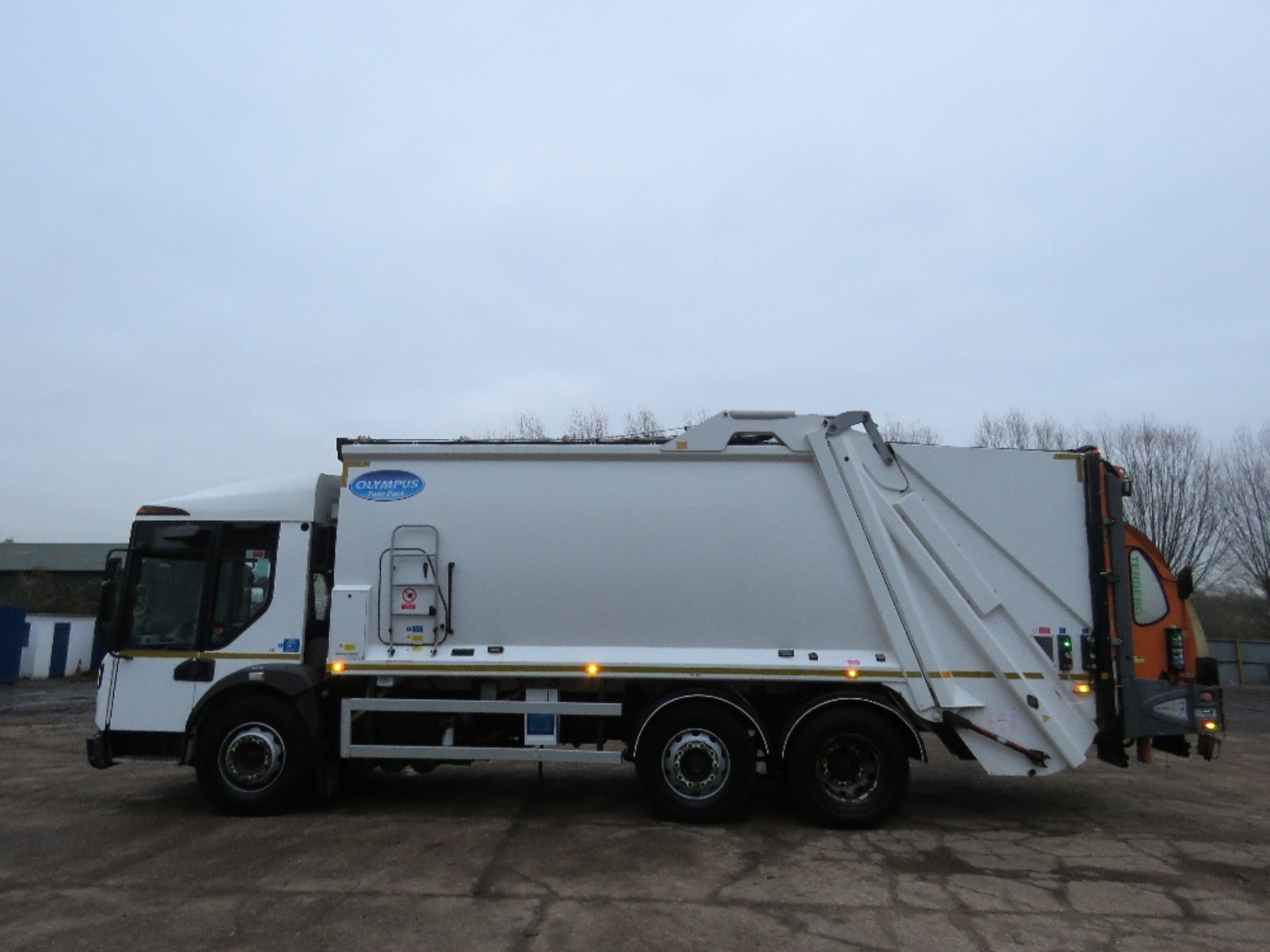 DENNIS EAGLE ELITE EURO 6 REFUSE TRUCK WITH BIN LIFTS. REG:VX15 KJY OLYMPUS TWIN PACK EQUIPMENT. 9 - Image 4 of 14