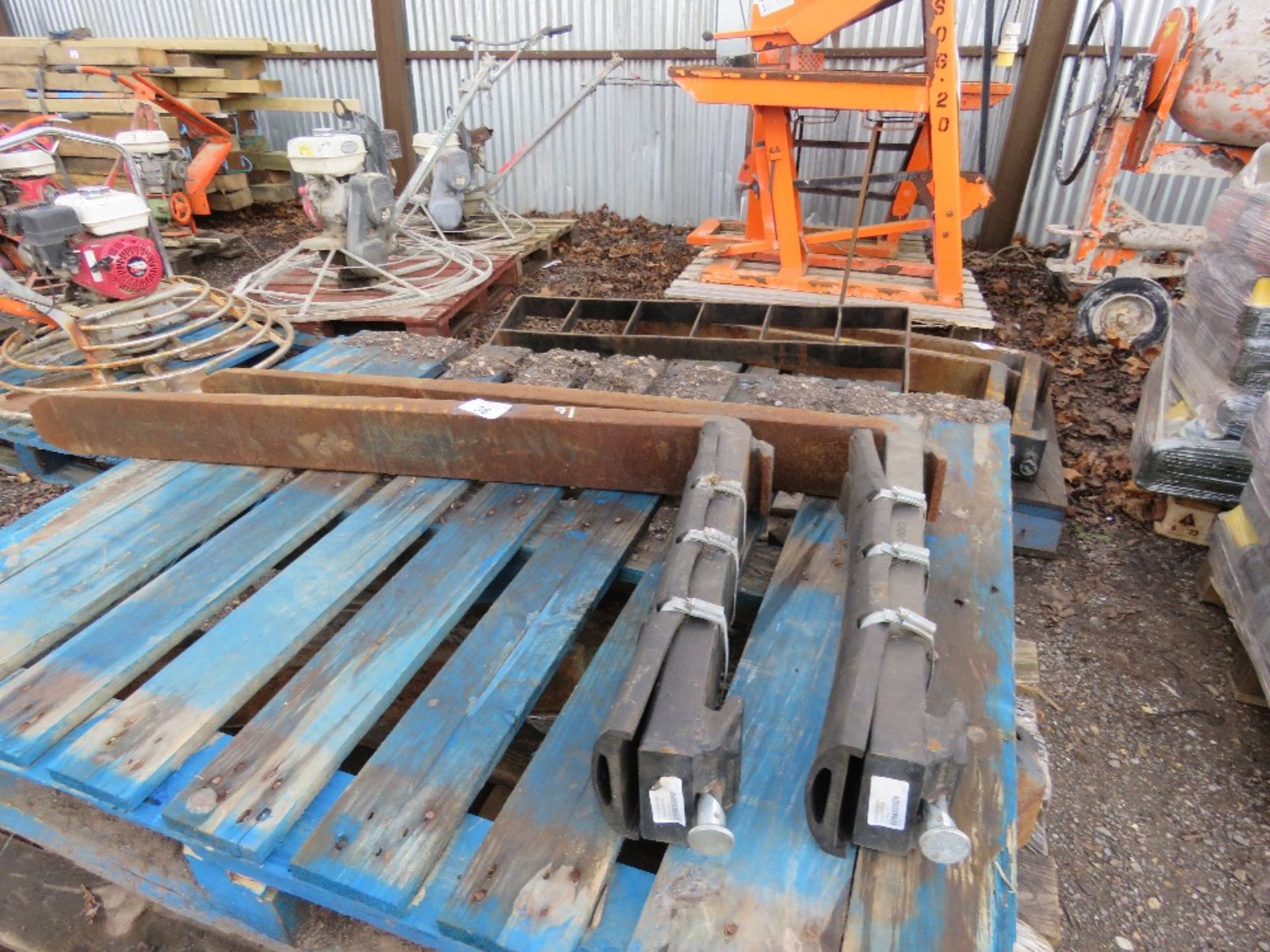 3 X PAIRS OF FORKLIFT TINES: 2 FOR 16" CARRIAGE AND 1 FOR 20" CARRIAGE. - Image 2 of 5
