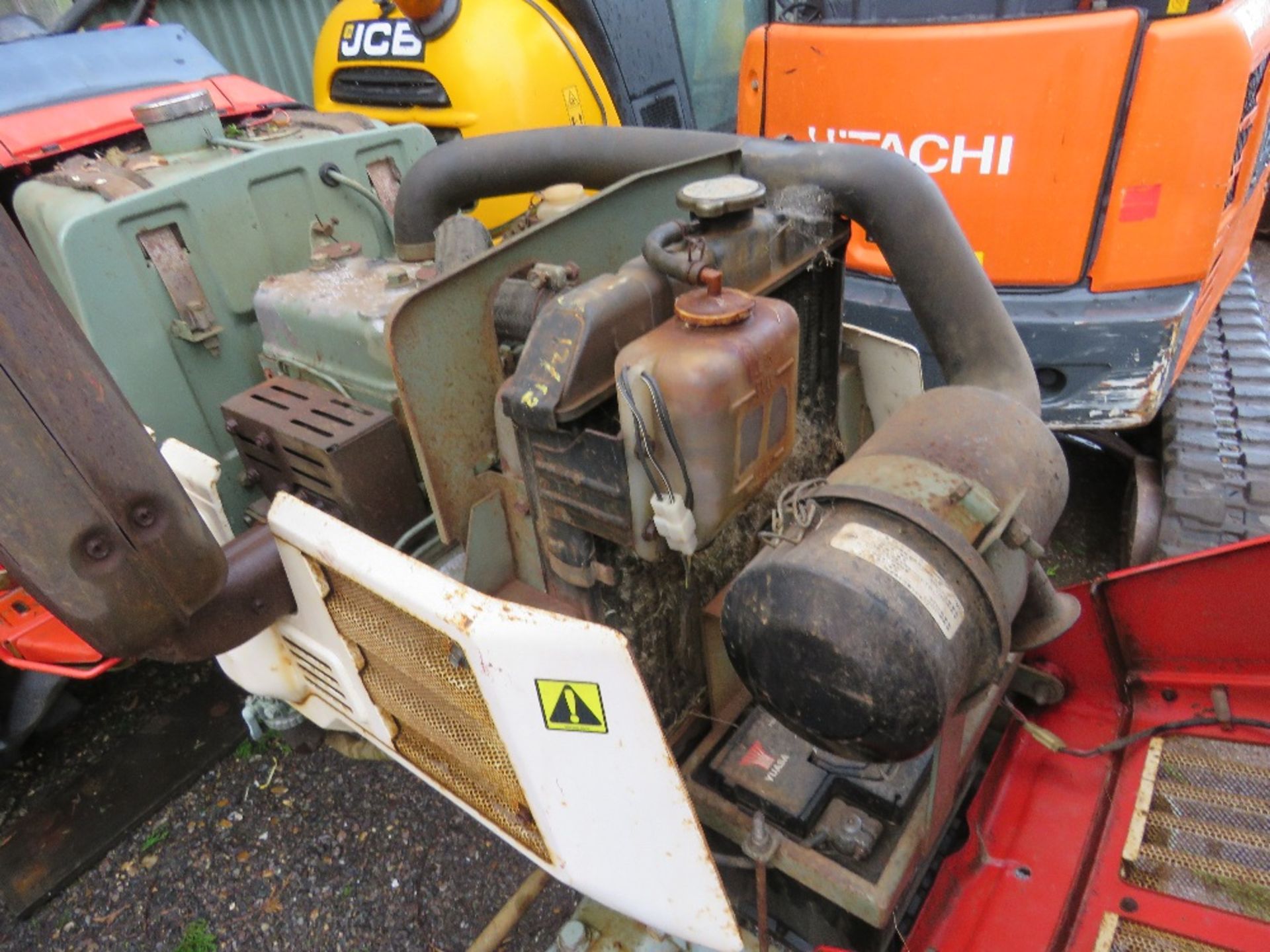 YANMAR YM2210D COMPACT AGRICULTURAL TRACTOR, 4WD, AGRICULTURAL TYRES, WITH REAR LINKAGE. FROM LIMITE - Image 9 of 10