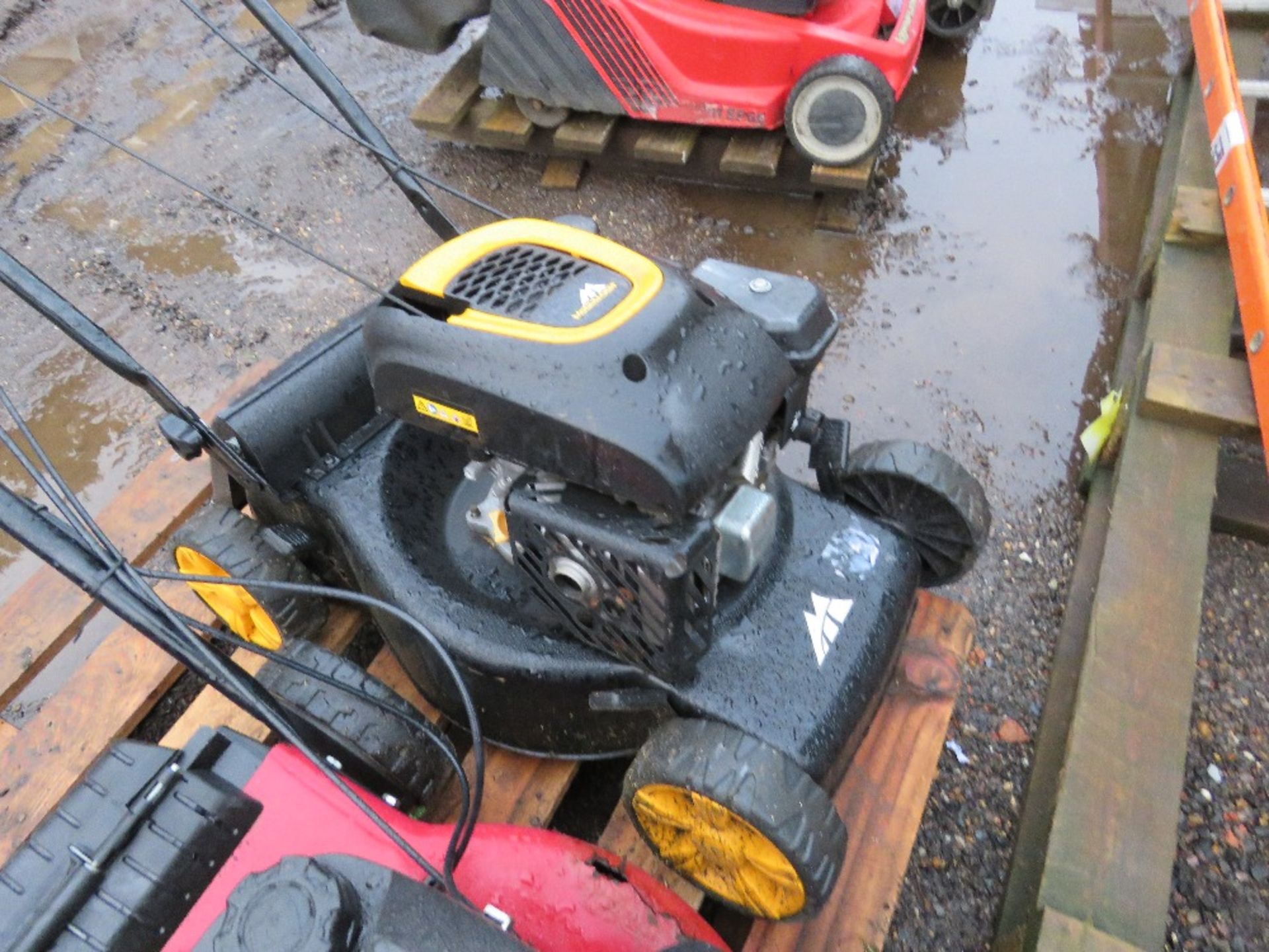 PALLET CONTAINING 3 NO ASSORTED LAWNMOWERS. THIS LOT IS SOLD UNDER THE AUCTIONEERS MARGIN SCHEM - Image 5 of 6