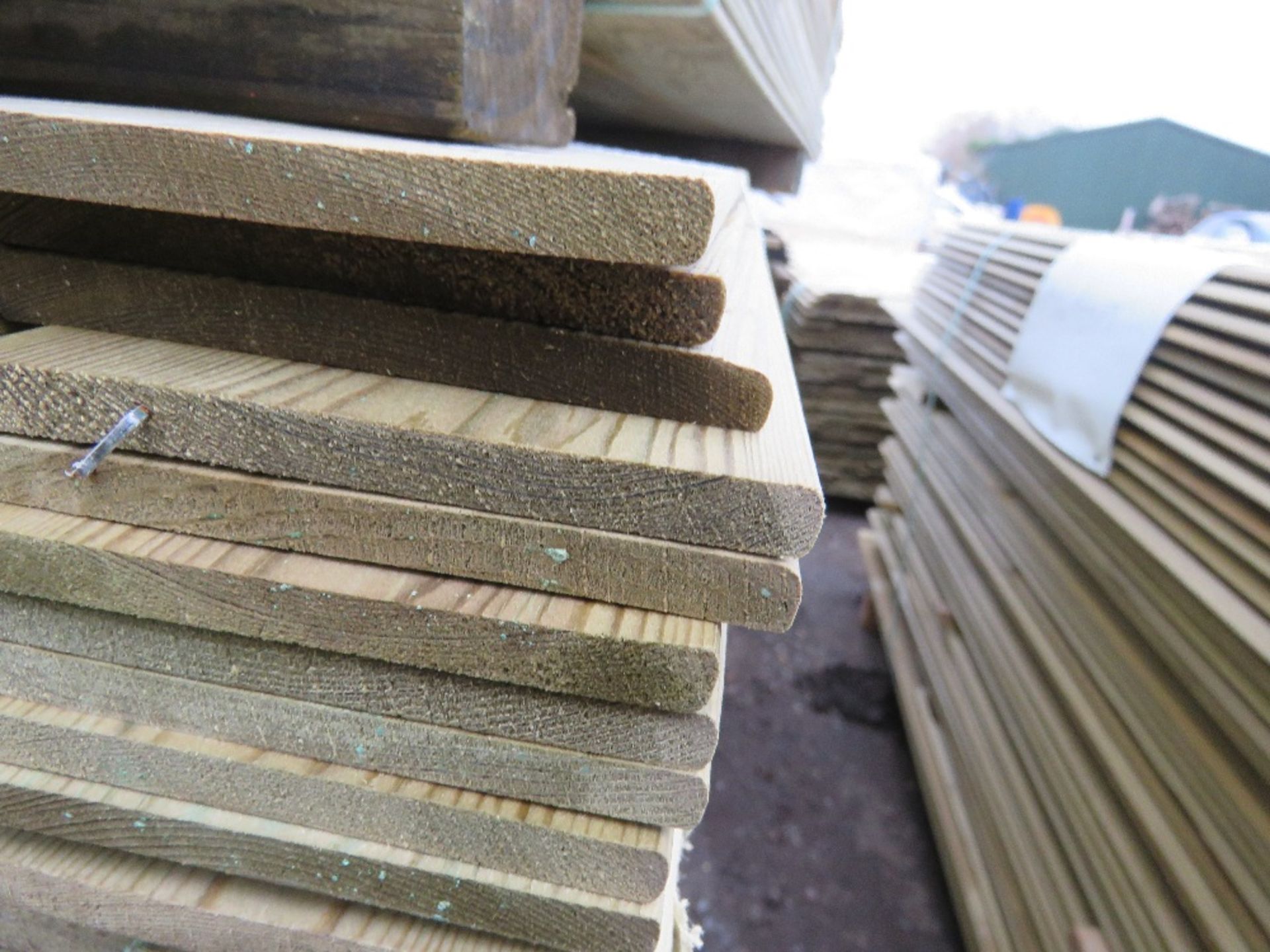 2 X LARGE PACKS OF TREATED HIT AND MISS CLADDING TIMBER BOARDS: 1.75M LENGTH X 100MM WIDTH APPROX. - Image 4 of 4