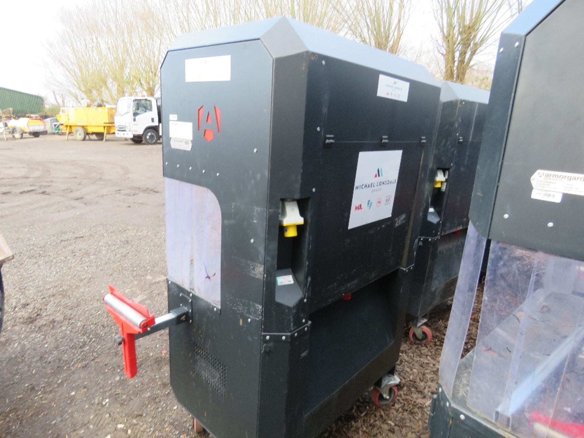 ARMORGARD WHEELED CUTTING STATION CABINET. SOURCED FROM LARGE SCALE COMPANY LIQUIDATION. - Image 4 of 4