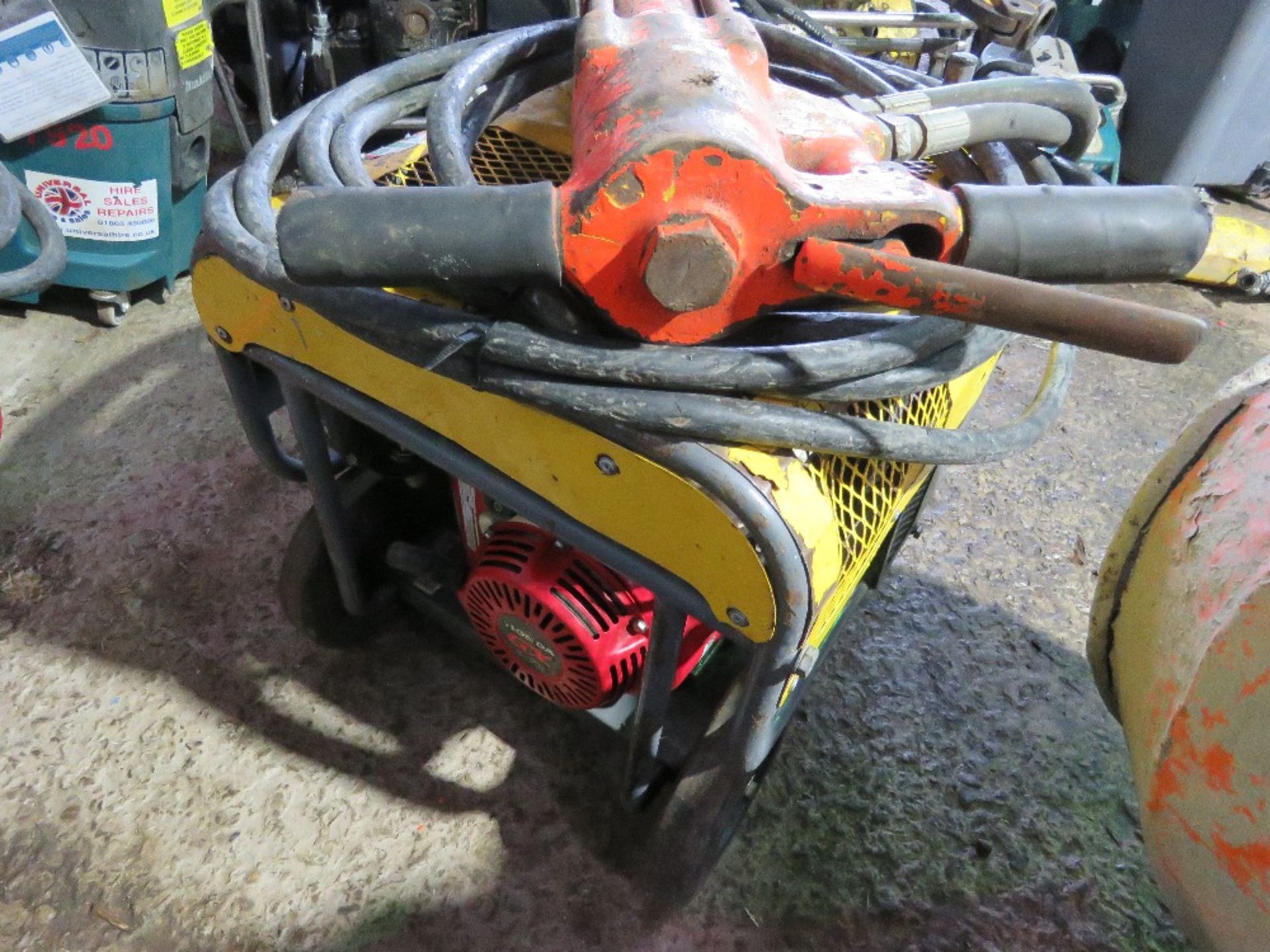 ATLAS COPCO HYDRAULIC BREAKER PACK WITH HOSE AND GUN. - Image 3 of 3