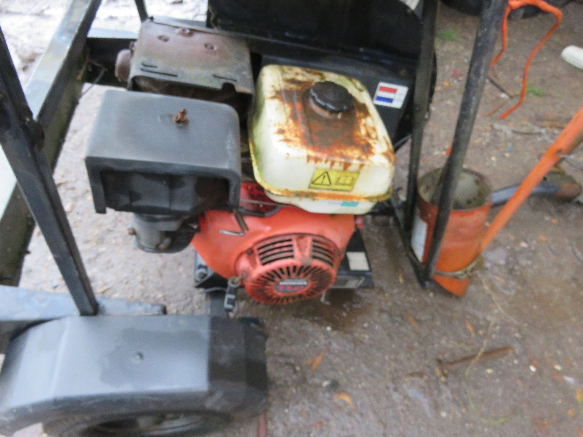 TRILO TOWED PADDOCK VAC UNIT, HONDA ENGINE 11HP, WHEN TESTED WAS SEEN TO RUN AND SUCK. - Image 2 of 4