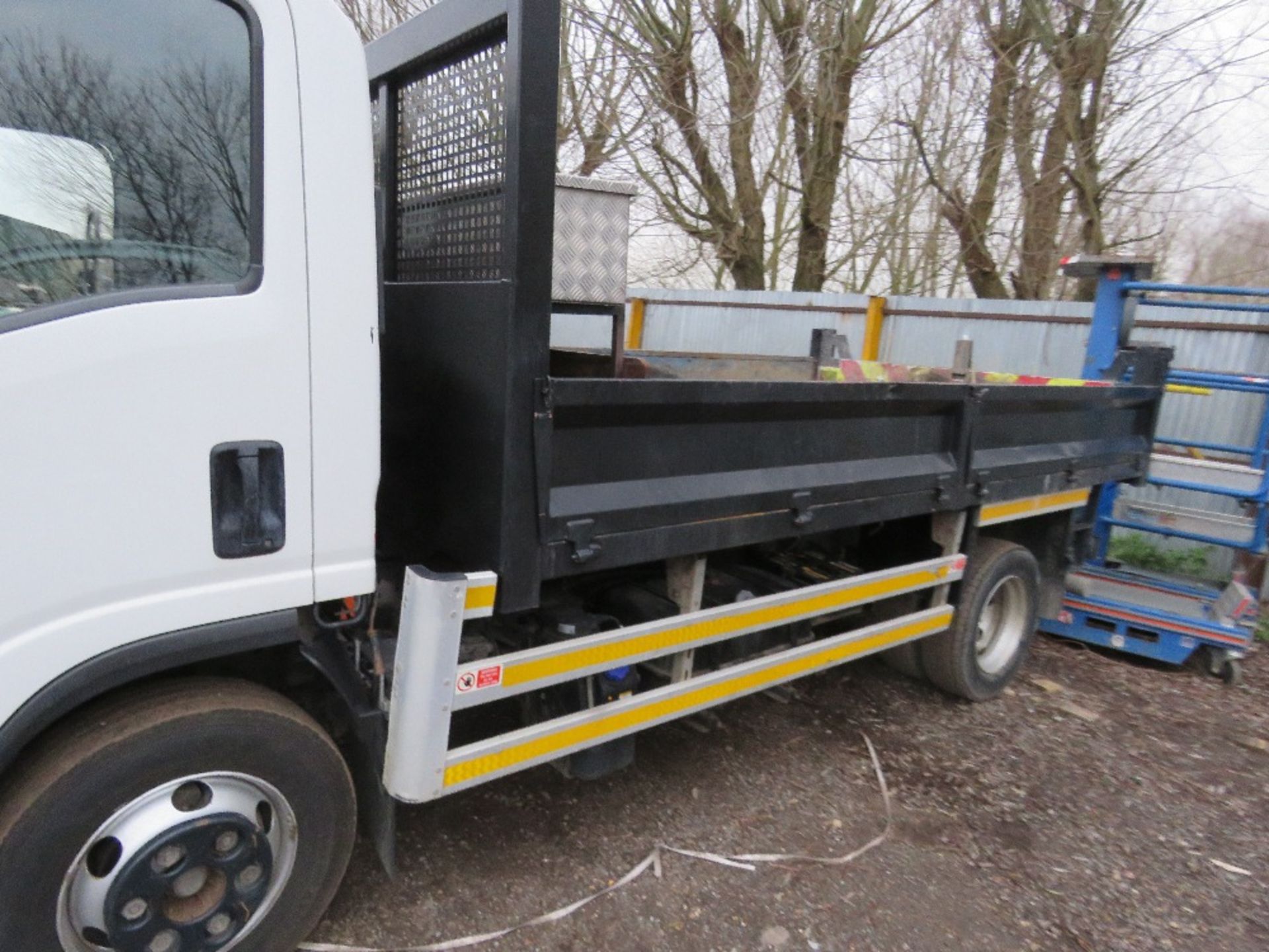 ISUZU URBAN EURO 6 7500KG TIPPER LORRY REG:AP68 NPX. ONE OWNER FROM NEW WITH V5. DIRECT FROM LOCAL U - Image 2 of 12