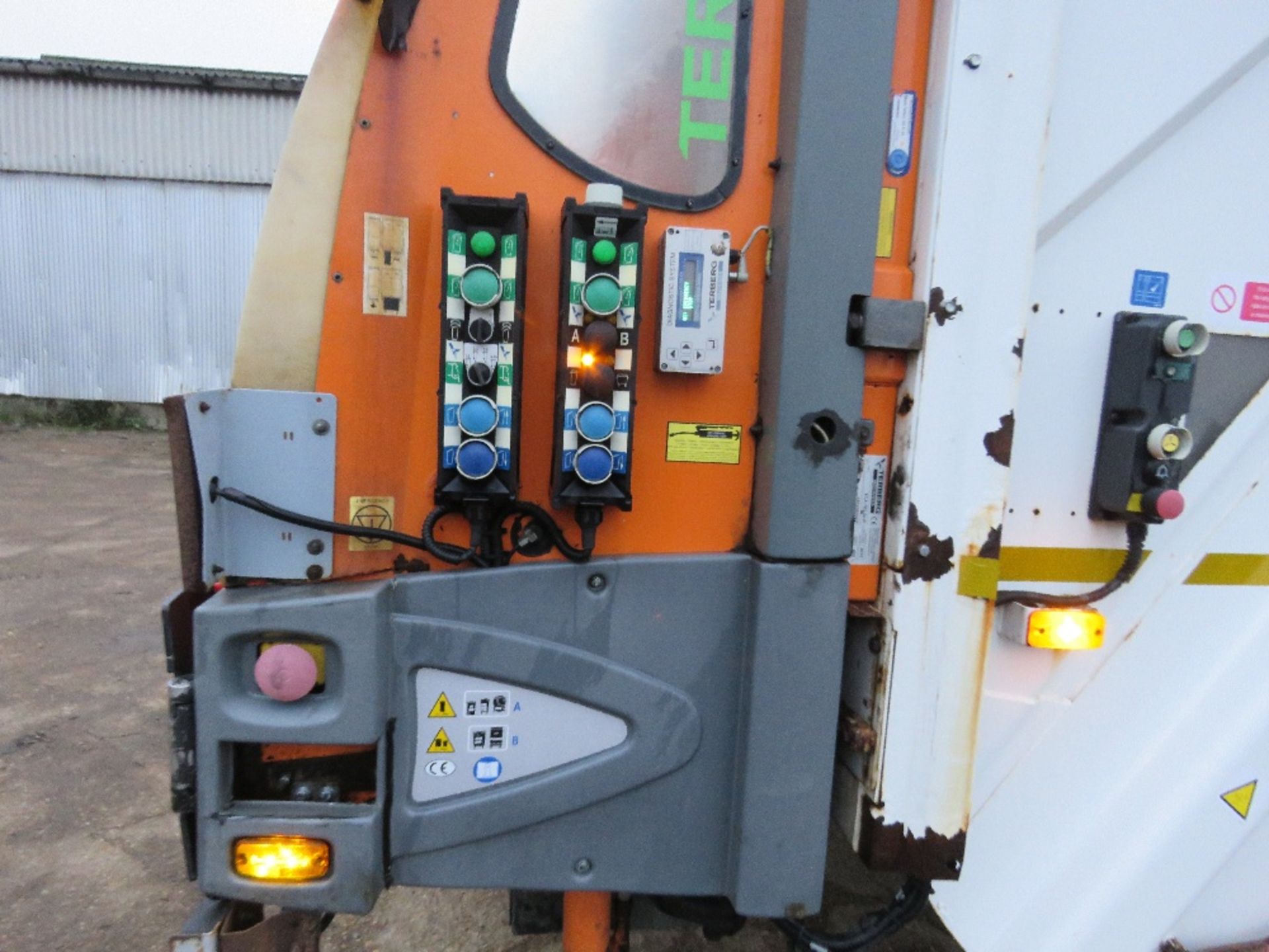 DENNIS EAGLE ELITE EURO 6 REFUSE TRUCK WITH BIN LIFTS. REG:VX15 KJY OLYMPUS TWIN PACK EQUIPMENT. 9 - Image 14 of 14