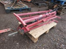 2 X PIPE VICE STANDS, NO FORMS. THIS LOT IS SOLD UNDER THE AUCTIONEERS MARGIN SCHEME, THEREFORE N