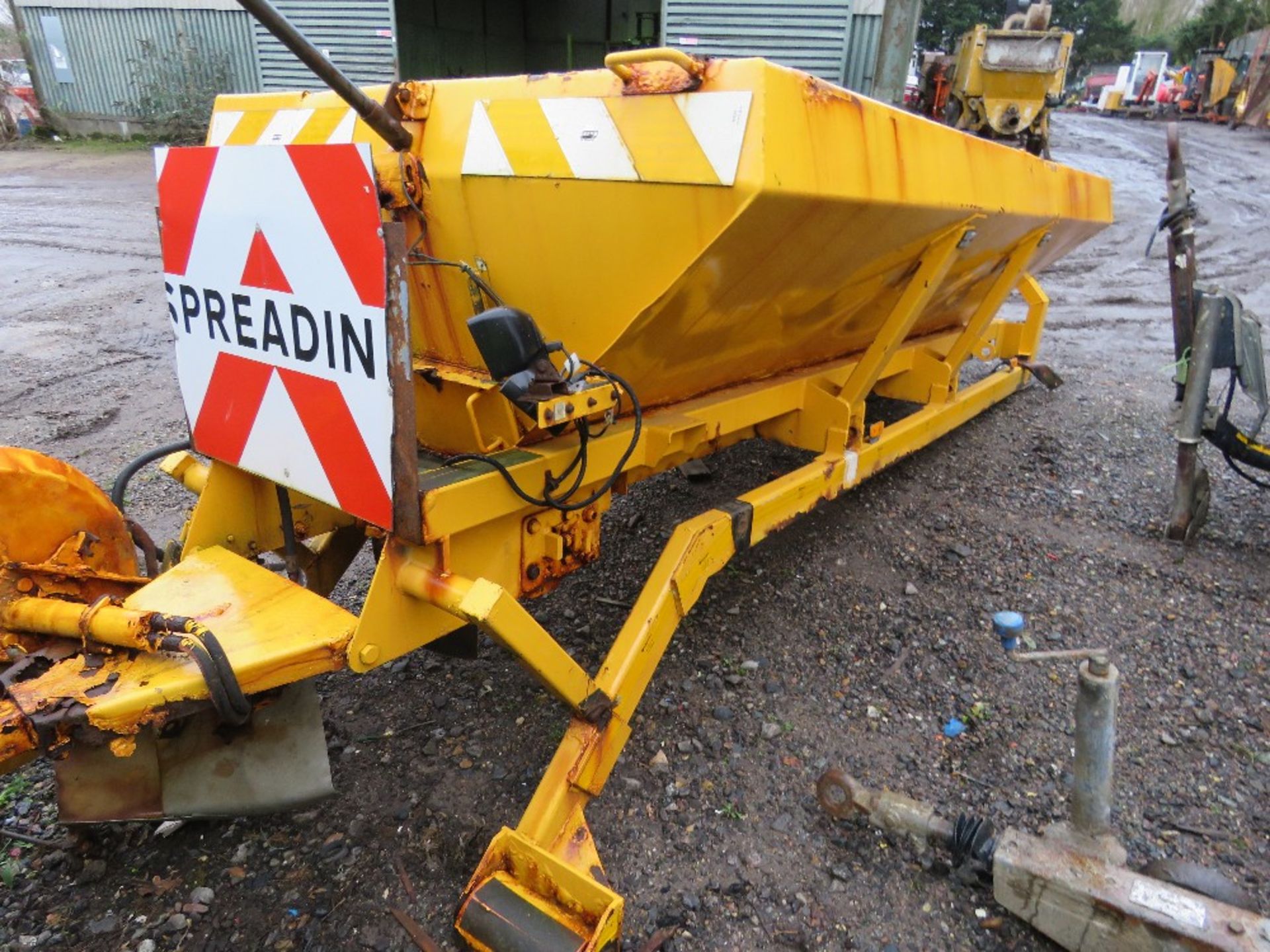 GRITTER BODY ON HL5 FRAME, 10FT LENGTH APPROX. SUITABLE FOR 7.5 TONNE HOOK LOADER LORRY. - Image 7 of 7