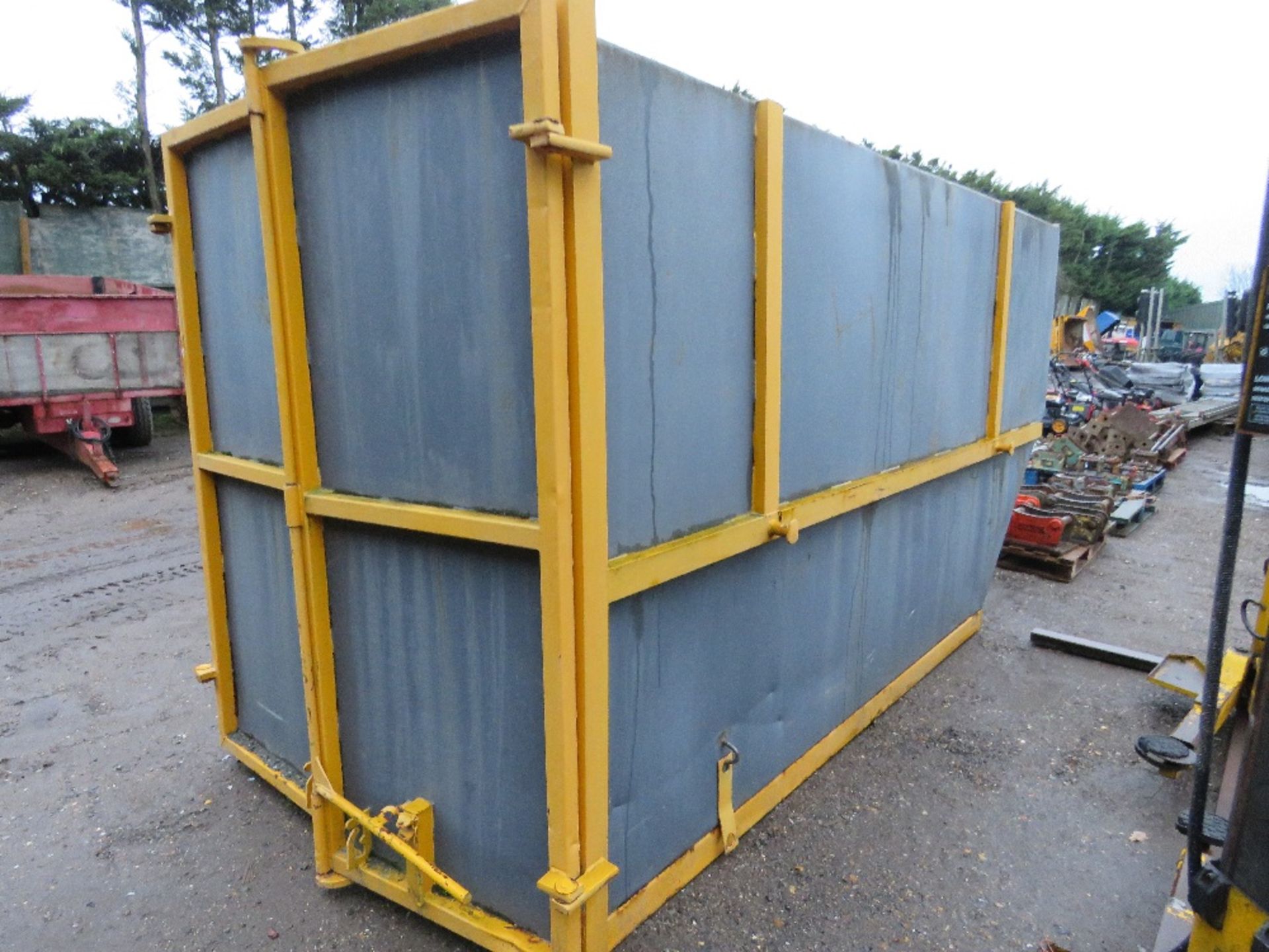 CHAIN LIFT ENCLOSED PLANT MOVING SKIP. - Image 2 of 5