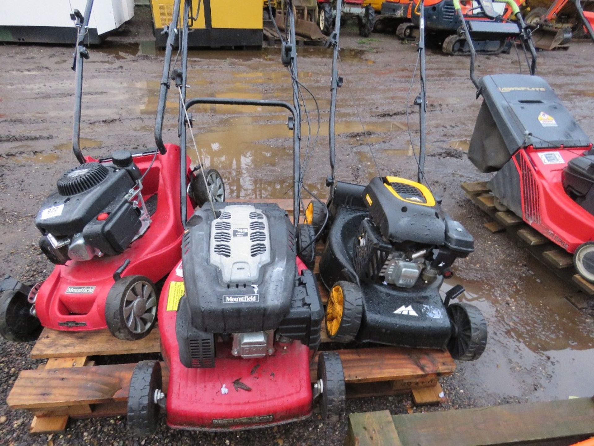 PALLET CONTAINING 3 NO ASSORTED LAWNMOWERS. THIS LOT IS SOLD UNDER THE AUCTIONEERS MARGIN SCHEM - Image 6 of 6