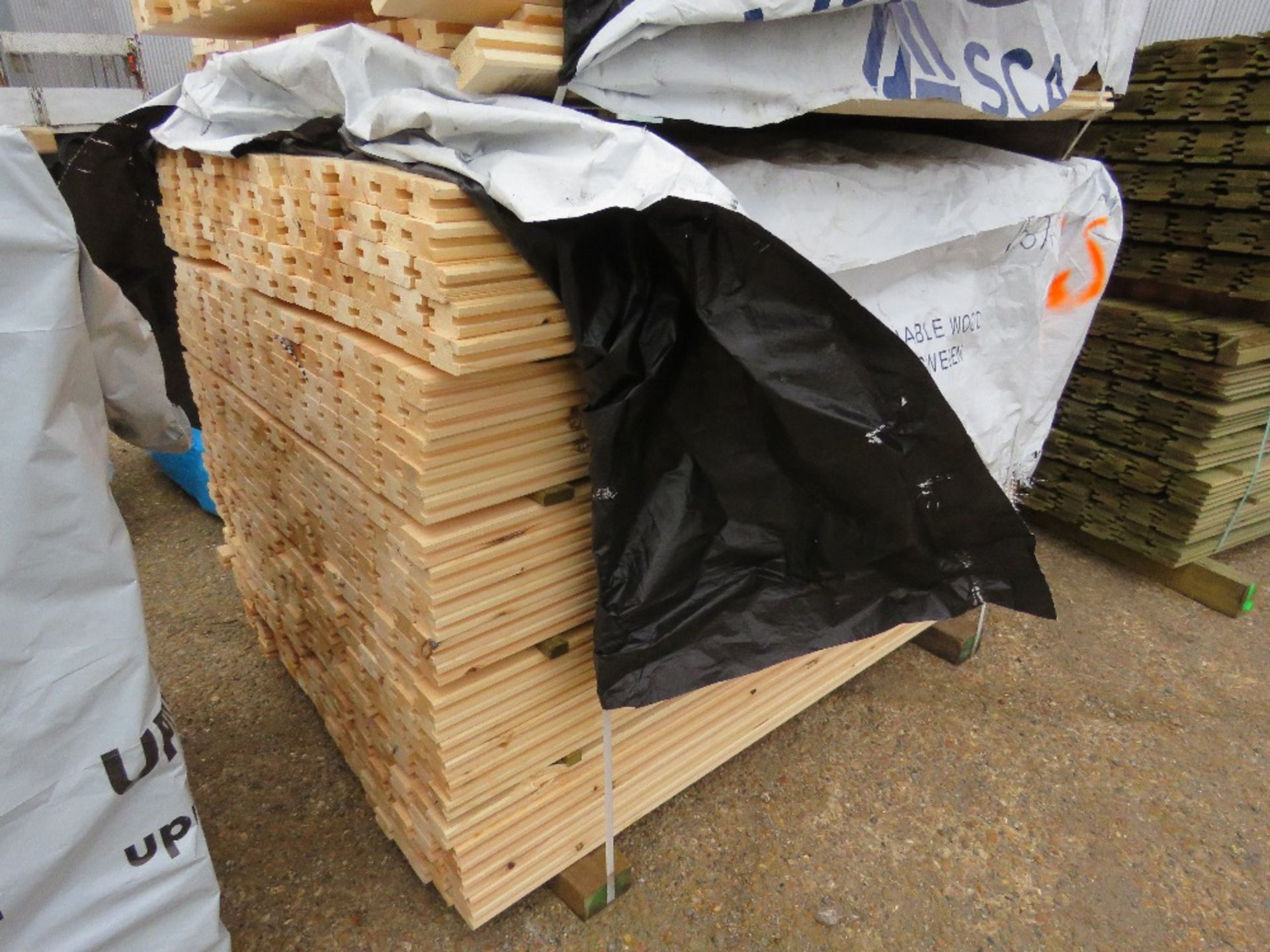 2 X PACKS OF UNTREATED H PROFILED FENCE PANEL MIDDLE TIMBER BATTENS.: MAINLY 1.55M X 55MM X 35MM APP - Image 3 of 7