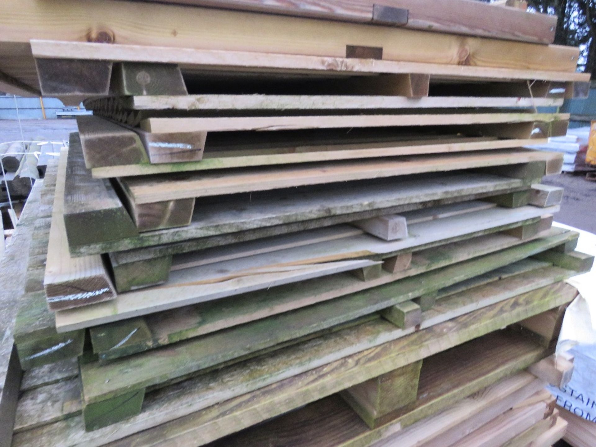 PACK OF UNTREATED HIT AND MISS CLADDING BOARDS 1.75M LENGTH X 100MM WIDTH APPROX. - Image 6 of 8