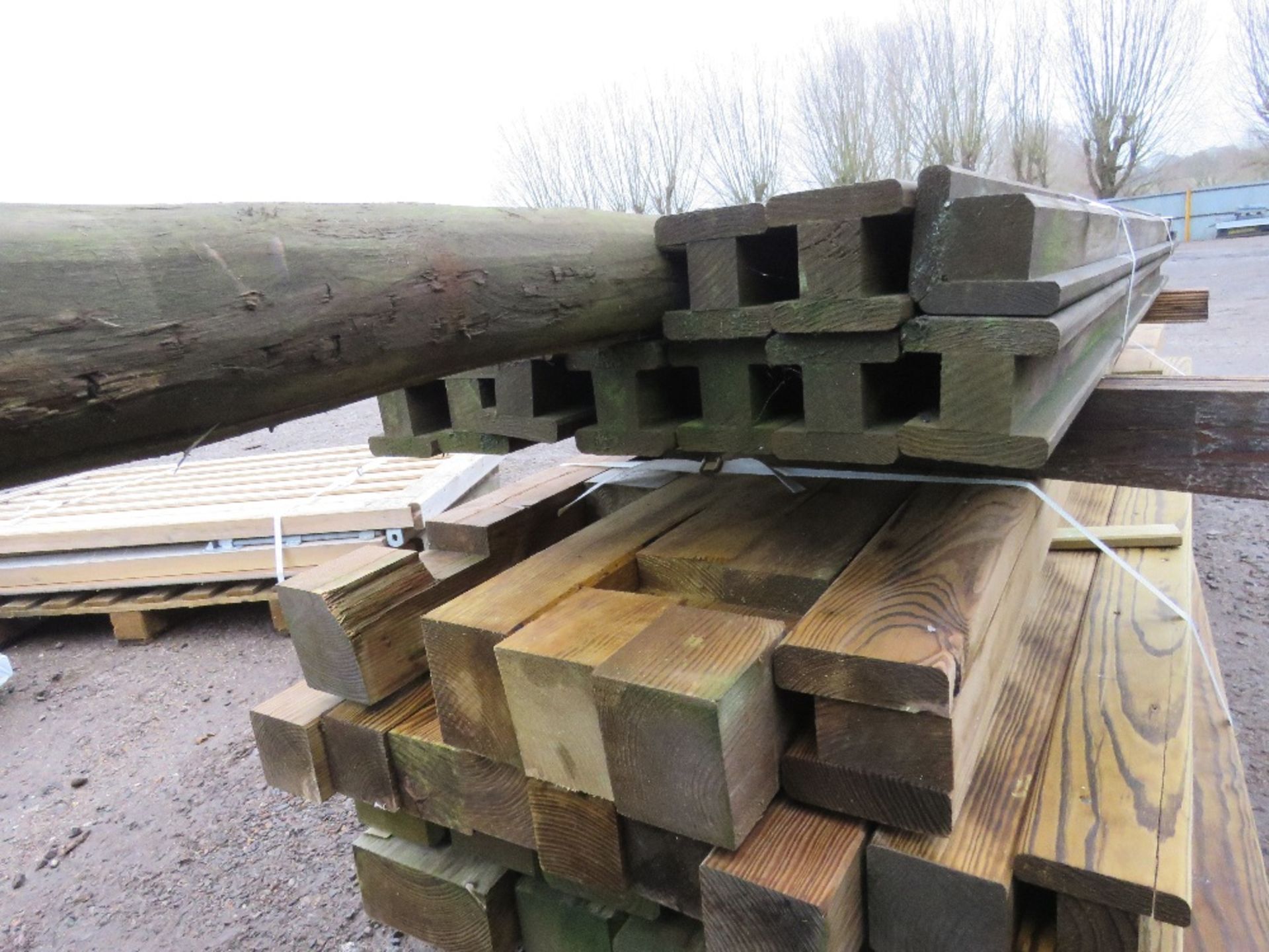 QUANTITY OF TIMBER POSTS, 6-11FT LENGTH APPROX. - Image 4 of 10