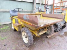 WINGET 2B1000 2WD DUMPER. ELECTRIC START, HYDRAULIC TIP. WHEN TESTED WAS SEEN TO RUN, STEER, BRAKE A
