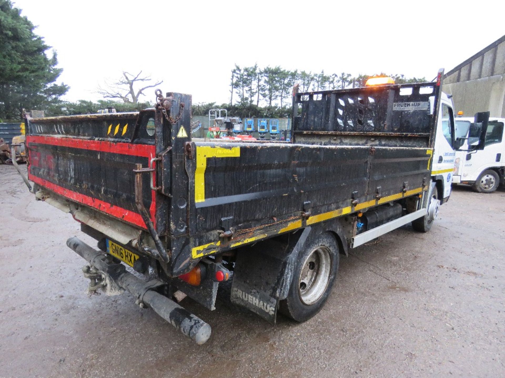 MITSUBISHI CANTER FUSO 7C15 7500KG TIPPER LORRY REG:GN16 HXA. DIRECT FROM LOCAL COMPANY WHO HAVE OWN - Image 4 of 10