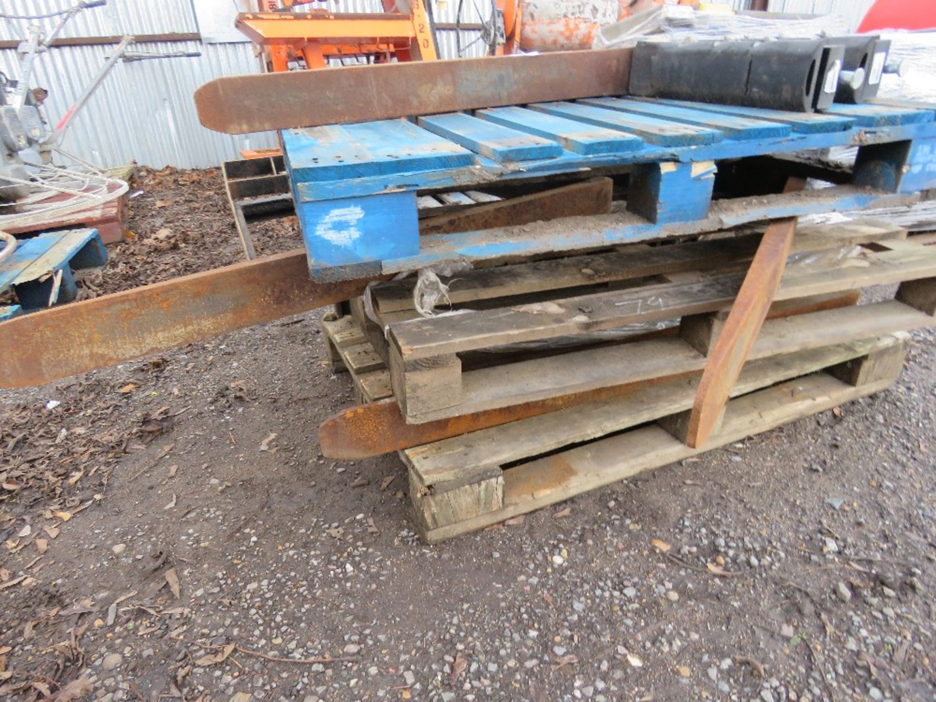 3 X PAIRS OF FORKLIFT TINES: 2 FOR 16" CARRIAGE AND 1 FOR 20" CARRIAGE. - Image 3 of 5