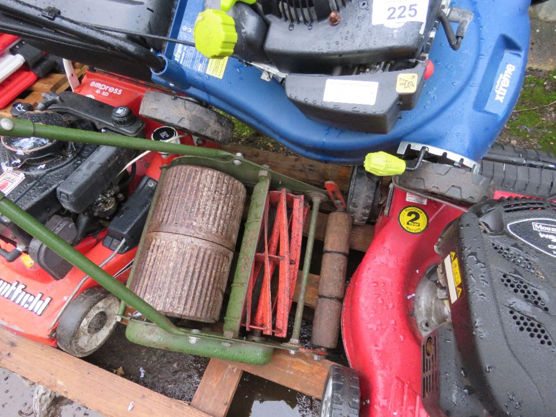 PALLET CONTAINING 4 NO ASSORTED LAWNMOWERS. THIS LOT IS SOLD UNDER THE AUCTIONEERS MARGIN SCHEM - Image 4 of 6