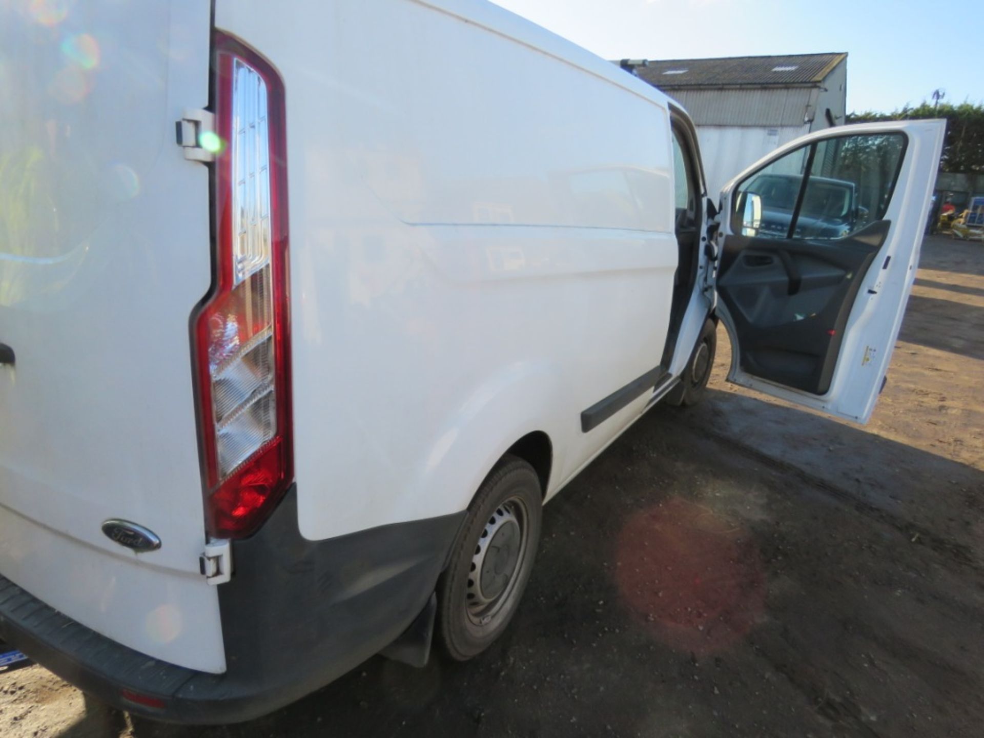 FORD TRANSIT CUSTOM 290 PANEL VAN REG WN17 TYK 87259 REC MILES. - Image 6 of 12