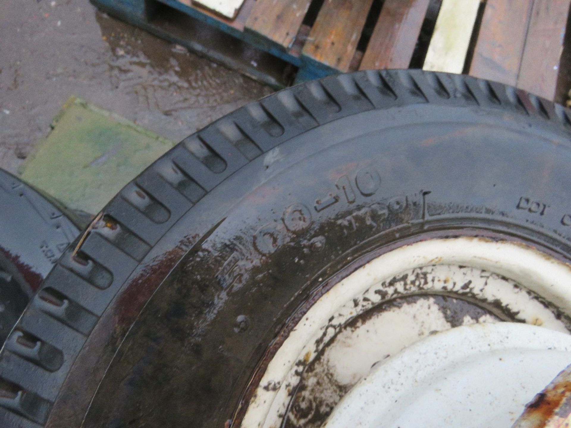 PALLET OF TRAILER WHEELS AND TYRES. - Image 3 of 4