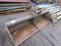 EXCAVATOR GRADING BUCKET 5FT WIDTH APPROX ON 45MM PINS, 150MM THROAT, 245MM CENTRES APPROX.
