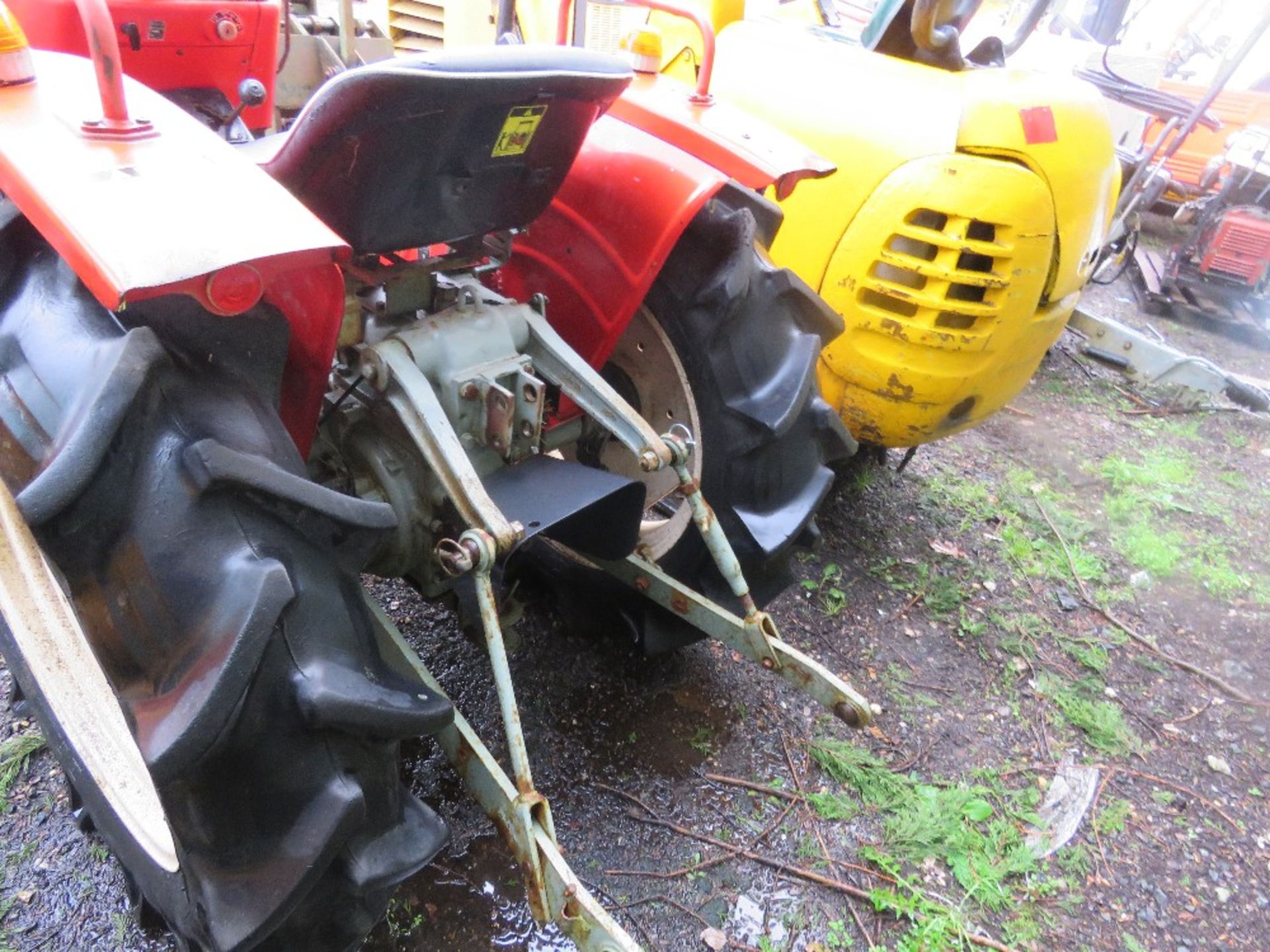 YANMAR YM2210D COMPACT AGRICULTURAL TRACTOR, 4WD, AGRICULTURAL TYRES, WITH REAR LINKAGE. FROM LIMITE - Image 5 of 10