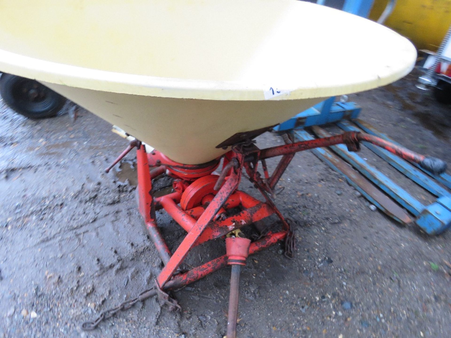 VICON VARISPREADER FERTILISER SPREADER. - Image 3 of 3