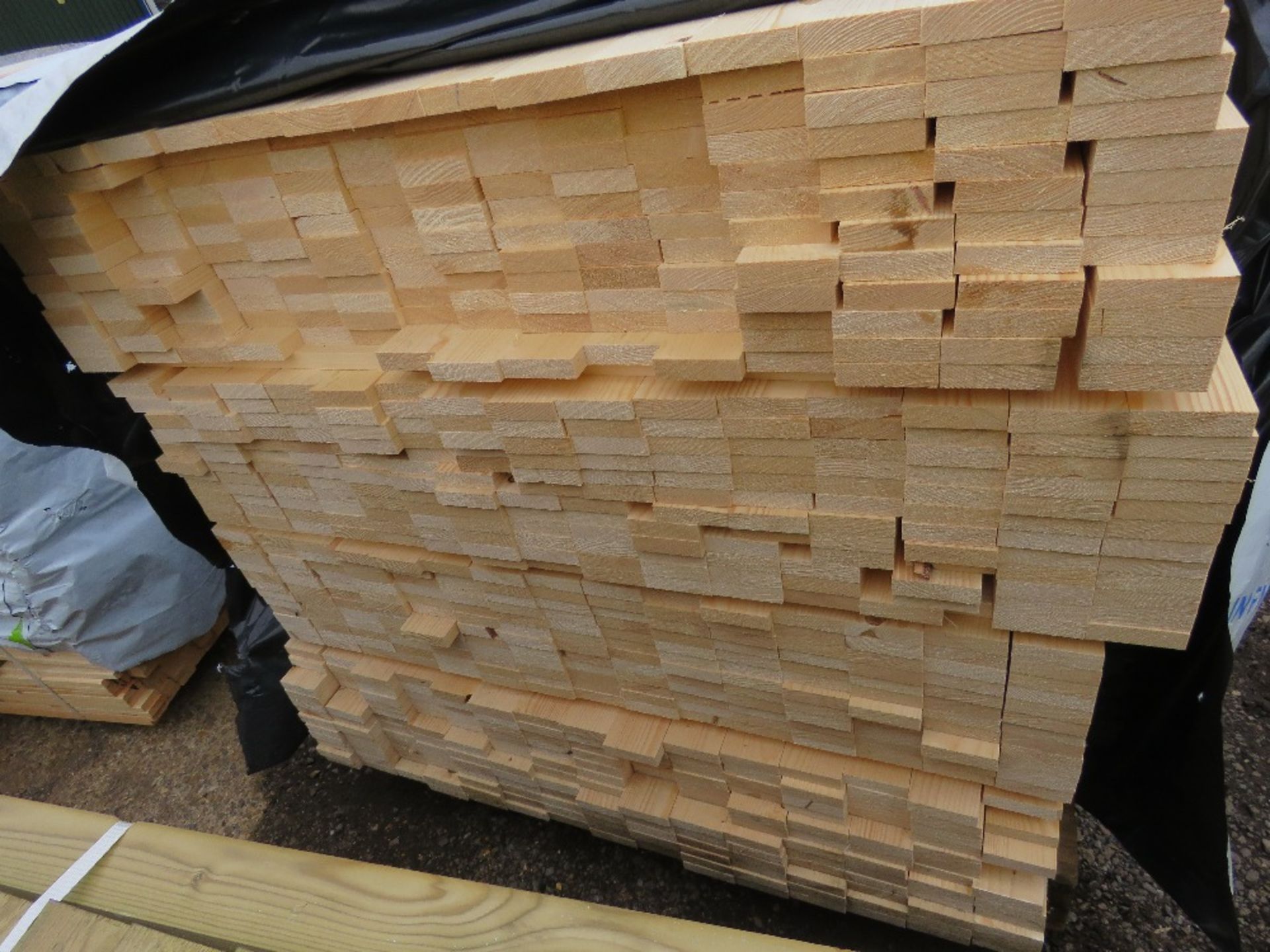EXTRA LARGE PACK OF UNTREATED TIMBER BATTENS: 1.0M X 70MM X 20MM APPROX.