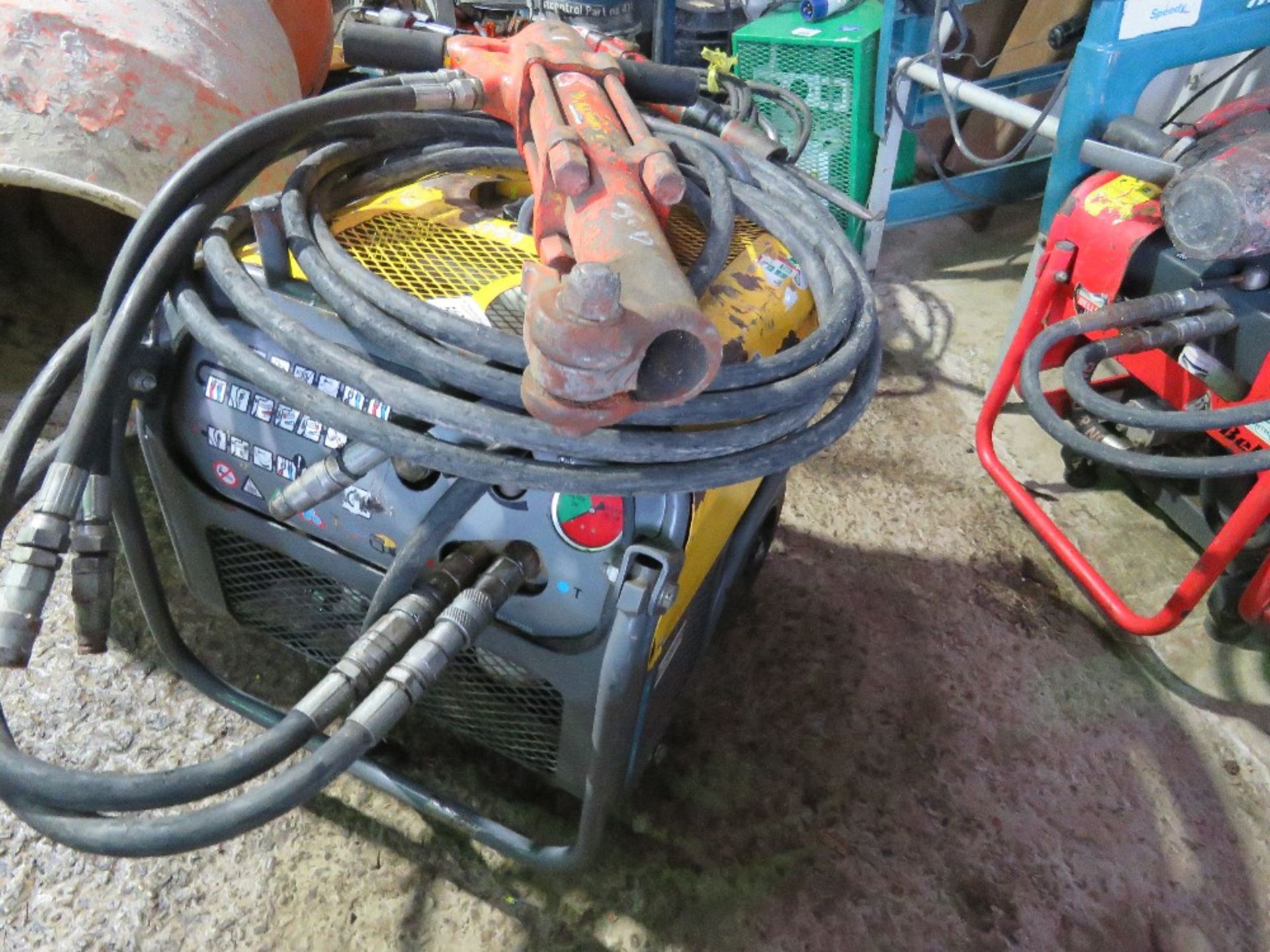 ATLAS COPCO HYDRAULIC BREAKER PACK WITH HOSE AND GUN. - Image 2 of 3