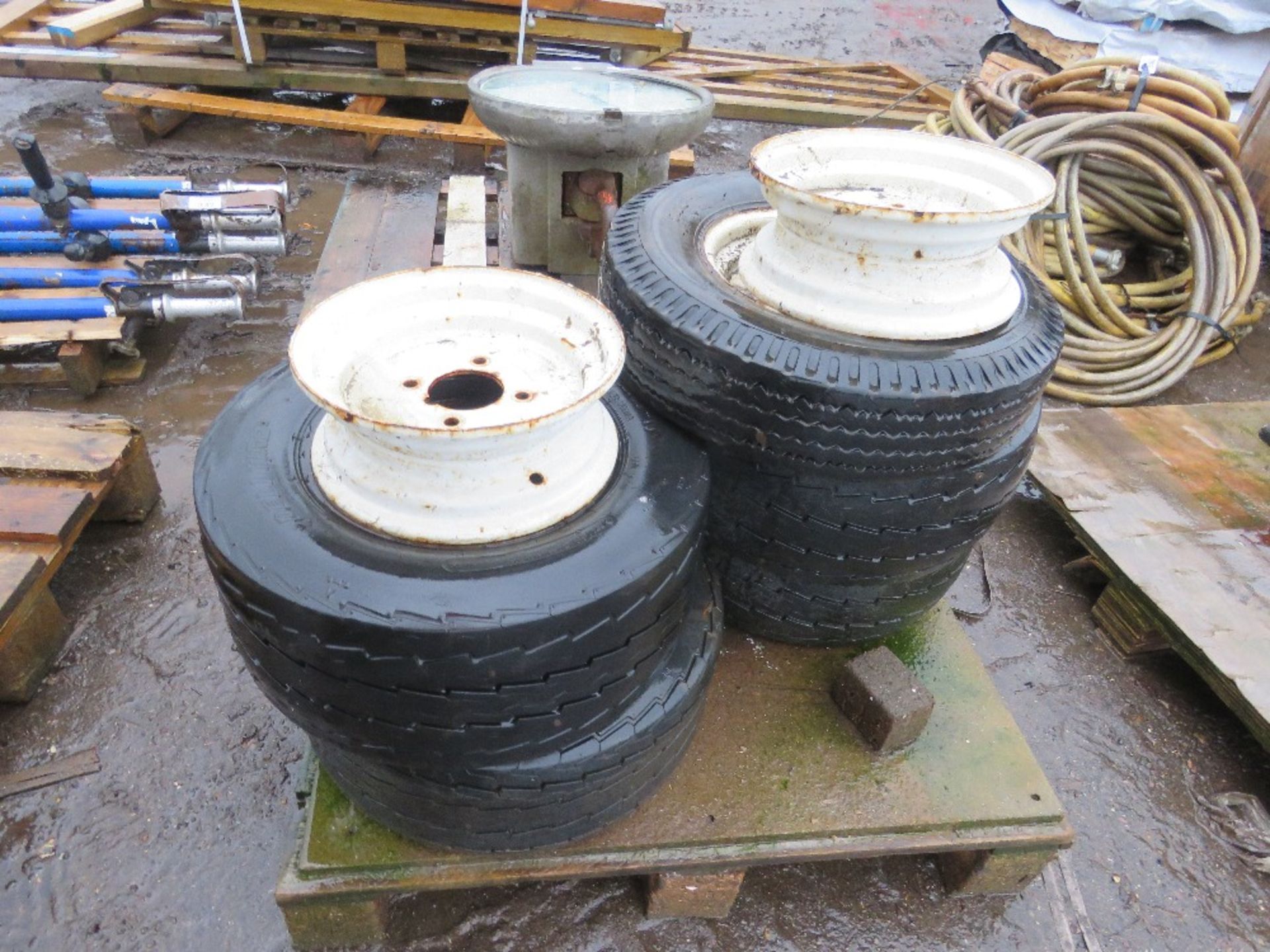 PALLET OF TRAILER WHEELS AND TYRES. - Image 2 of 4